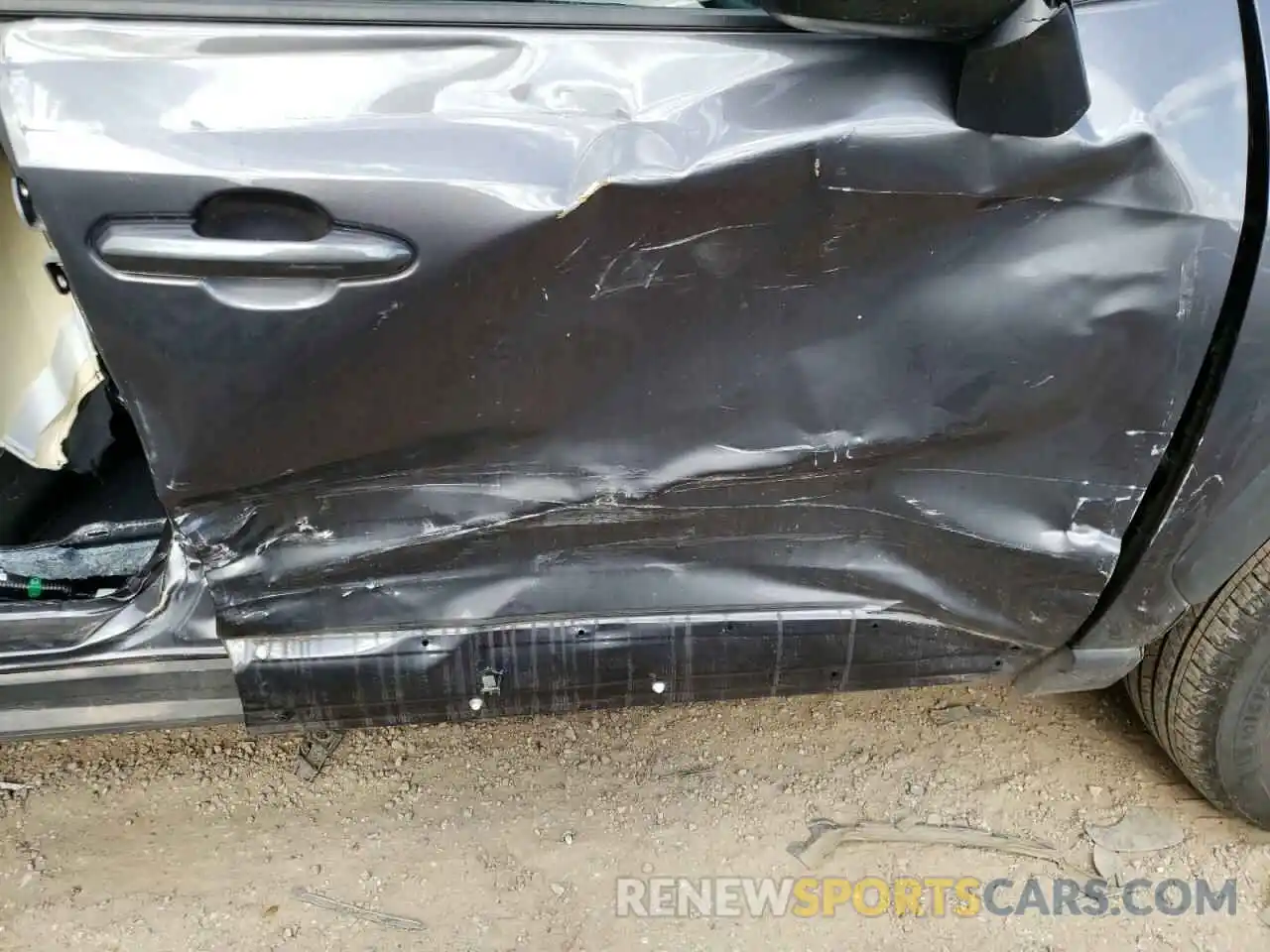 9 Photograph of a damaged car 2T3H1RFV4KW041415 TOYOTA RAV4 2019