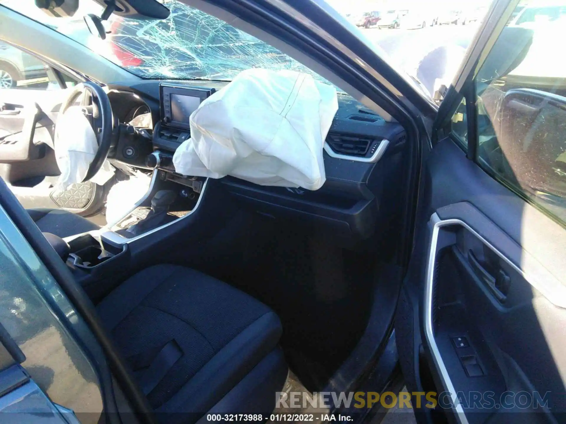 5 Photograph of a damaged car 2T3H1RFV4KW043956 TOYOTA RAV4 2019