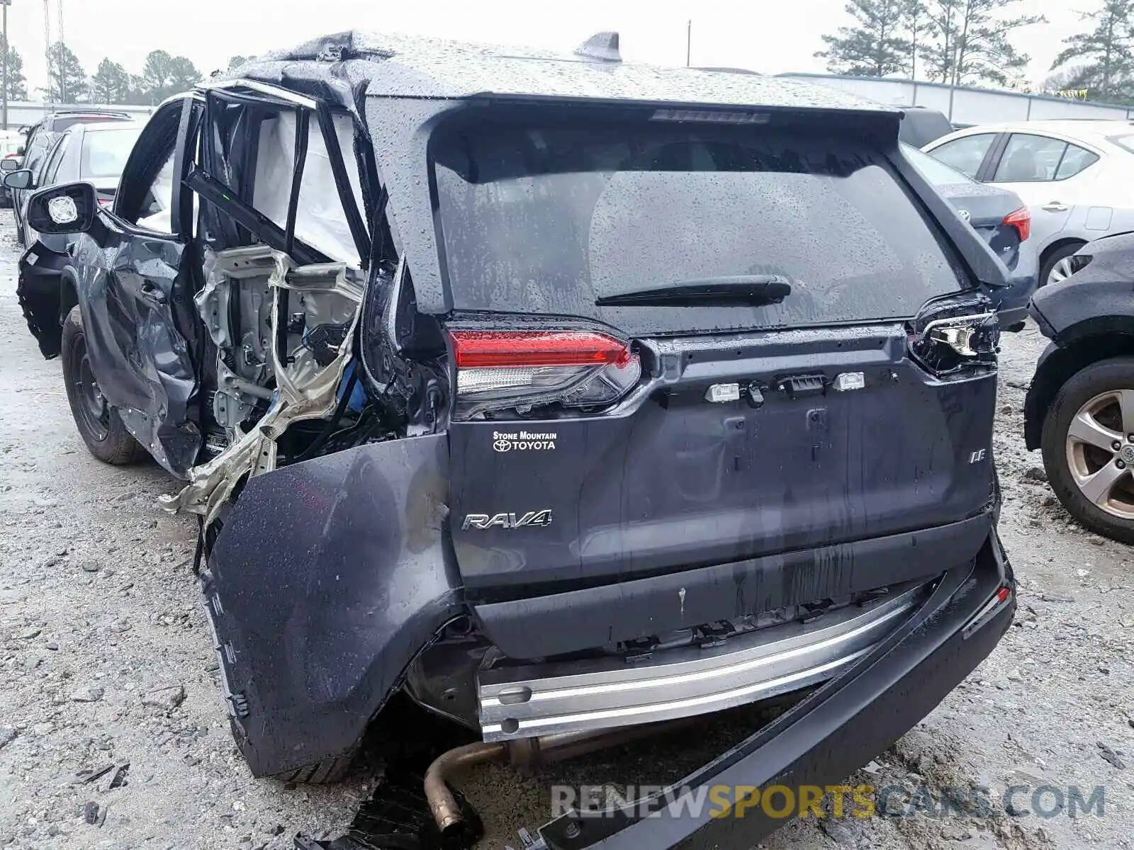 3 Photograph of a damaged car 2T3H1RFV4KW044184 TOYOTA RAV4 2019