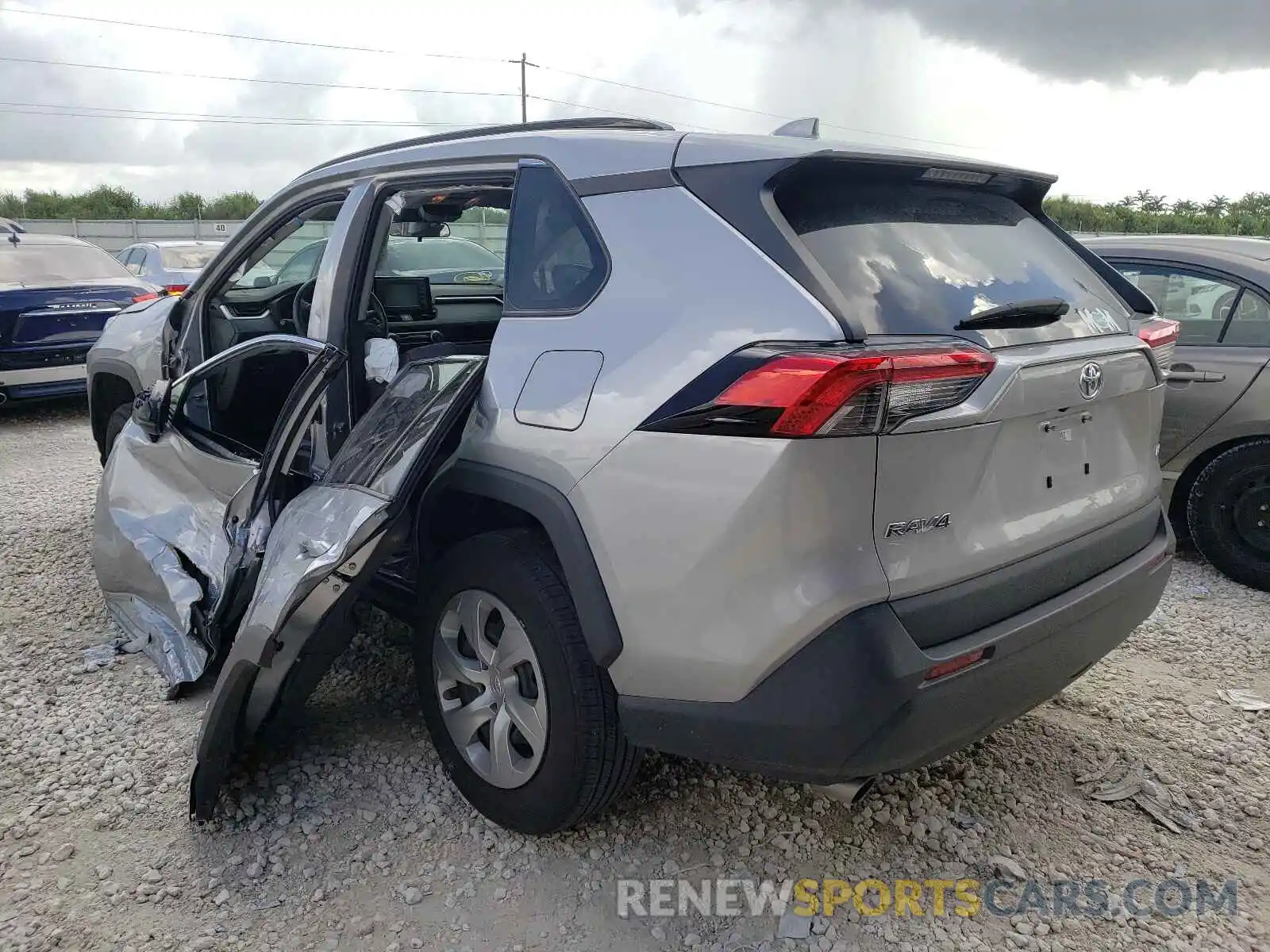 3 Photograph of a damaged car 2T3H1RFV4KW045870 TOYOTA RAV4 2019