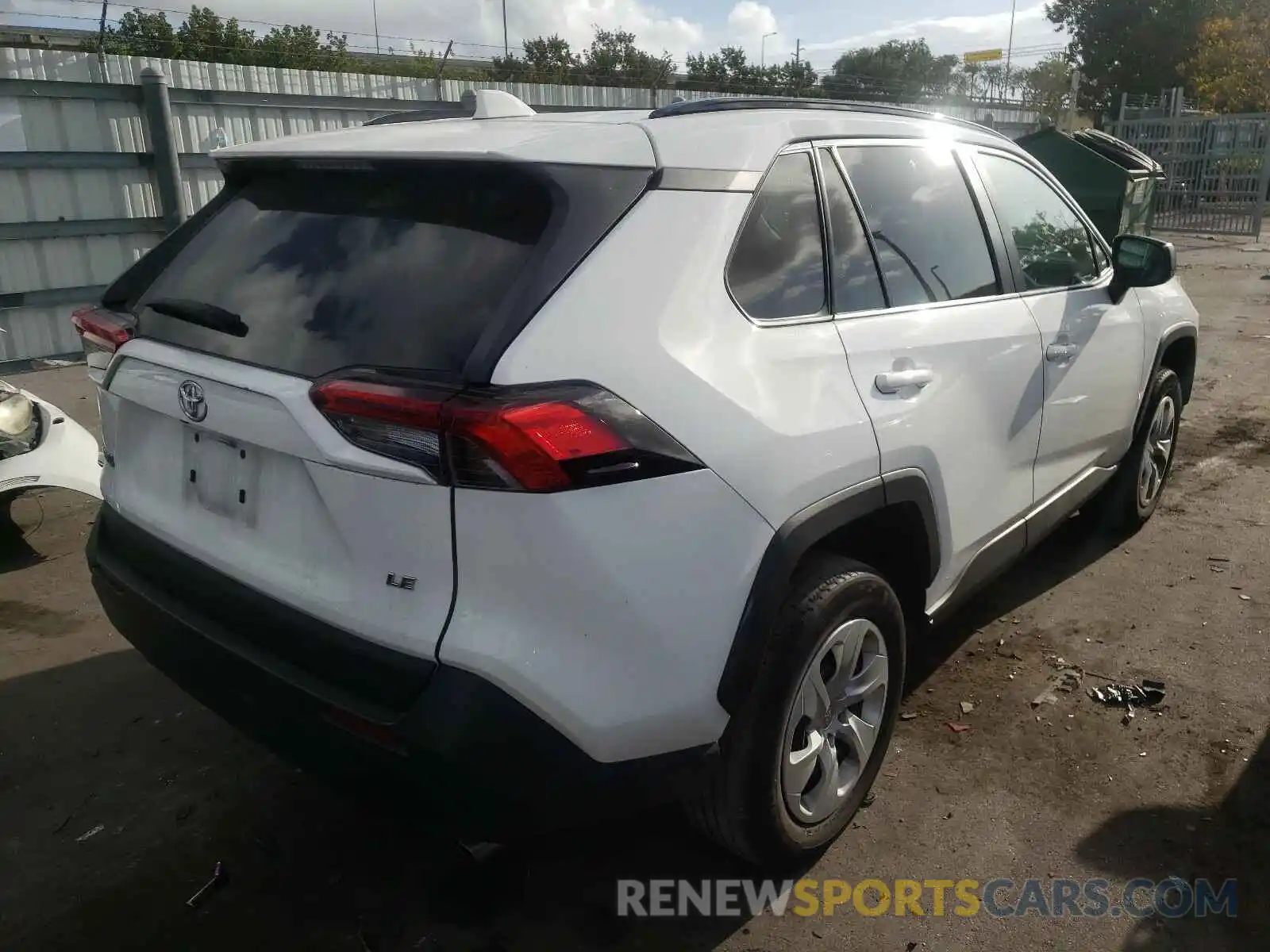 4 Photograph of a damaged car 2T3H1RFV4KW048509 TOYOTA RAV4 2019