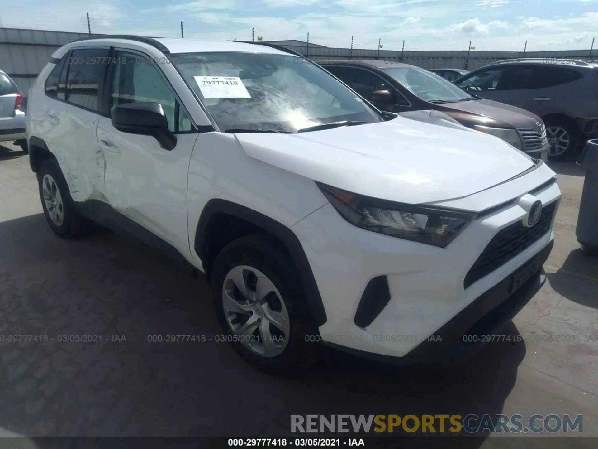 1 Photograph of a damaged car 2T3H1RFV4KW051653 TOYOTA RAV4 2019