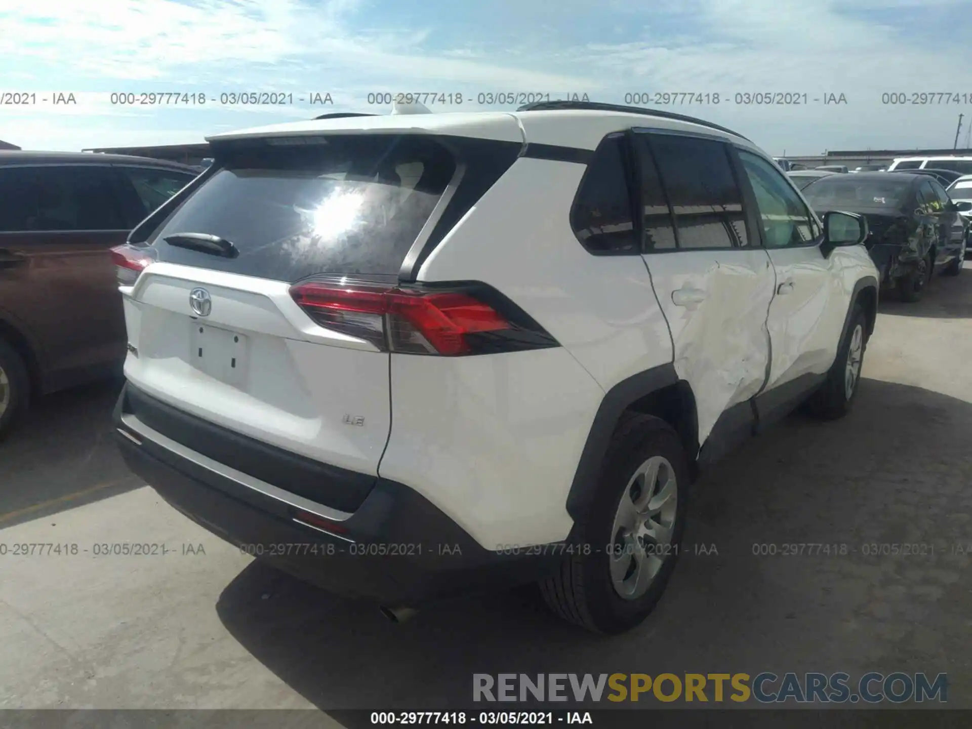 4 Photograph of a damaged car 2T3H1RFV4KW051653 TOYOTA RAV4 2019