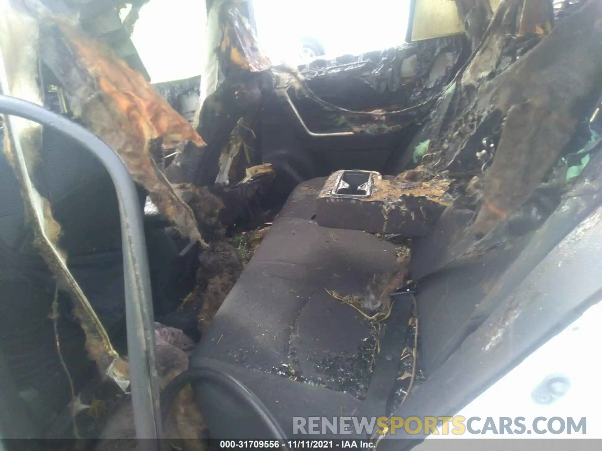 8 Photograph of a damaged car 2T3H1RFV4KW053404 TOYOTA RAV4 2019