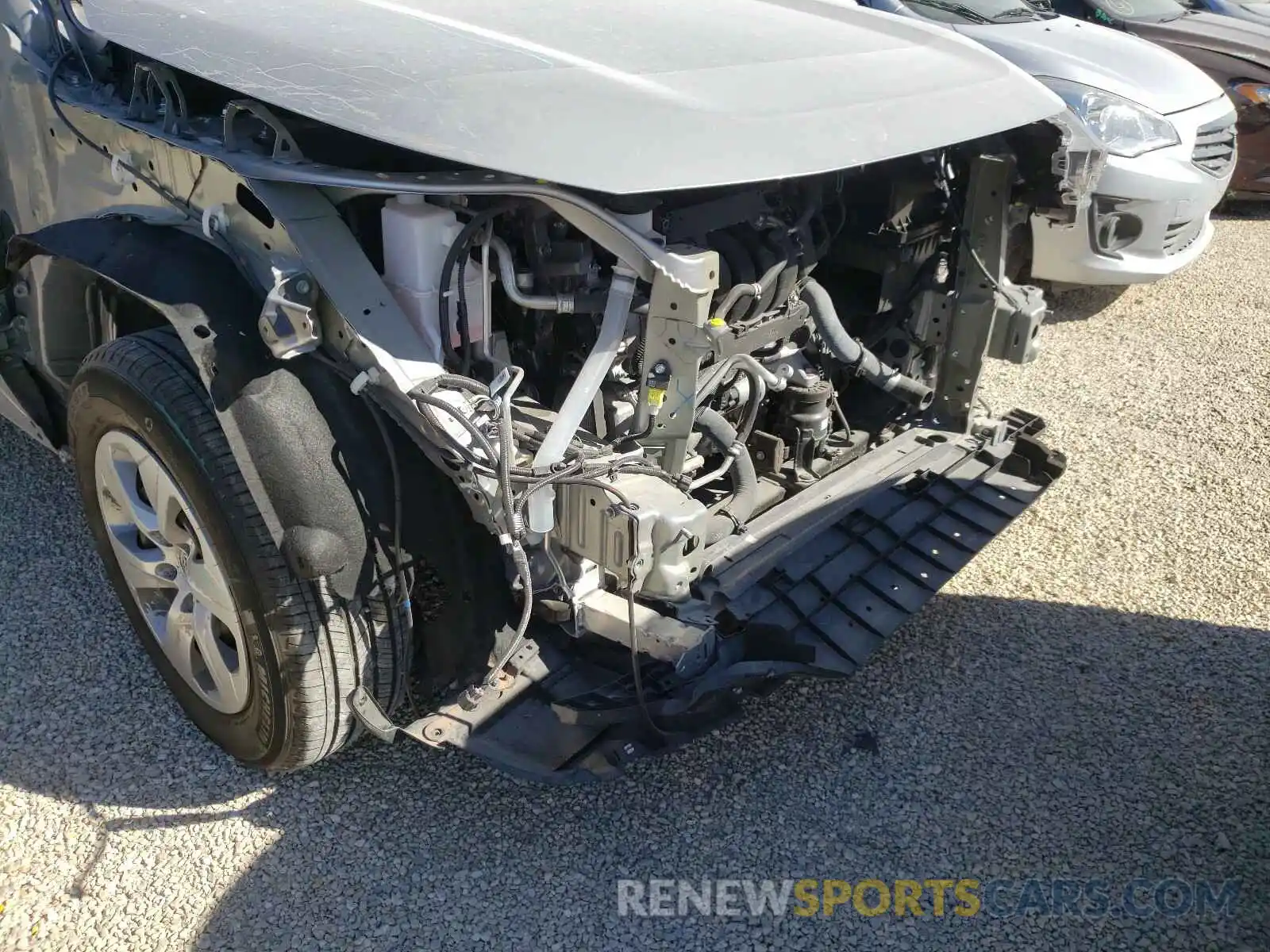 9 Photograph of a damaged car 2T3H1RFV4KW057324 TOYOTA RAV4 2019