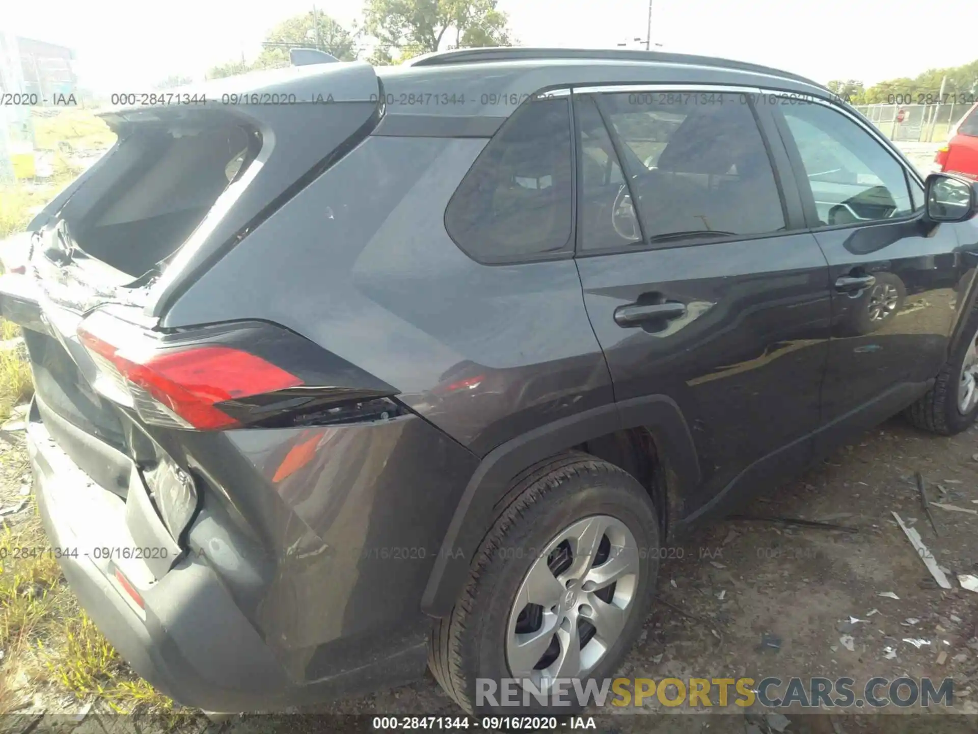 4 Photograph of a damaged car 2T3H1RFV5KC002835 TOYOTA RAV4 2019