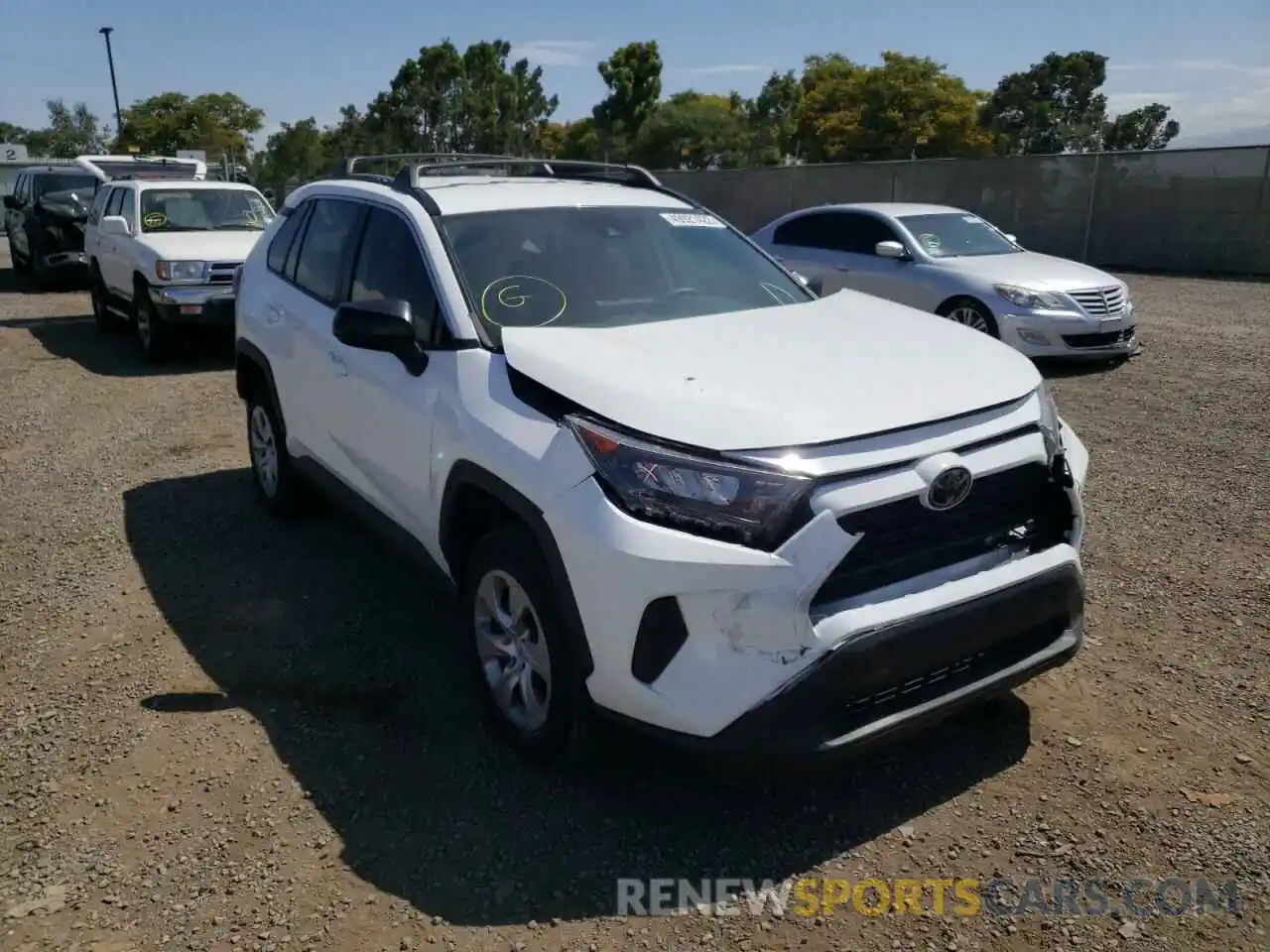 1 Photograph of a damaged car 2T3H1RFV5KC005668 TOYOTA RAV4 2019