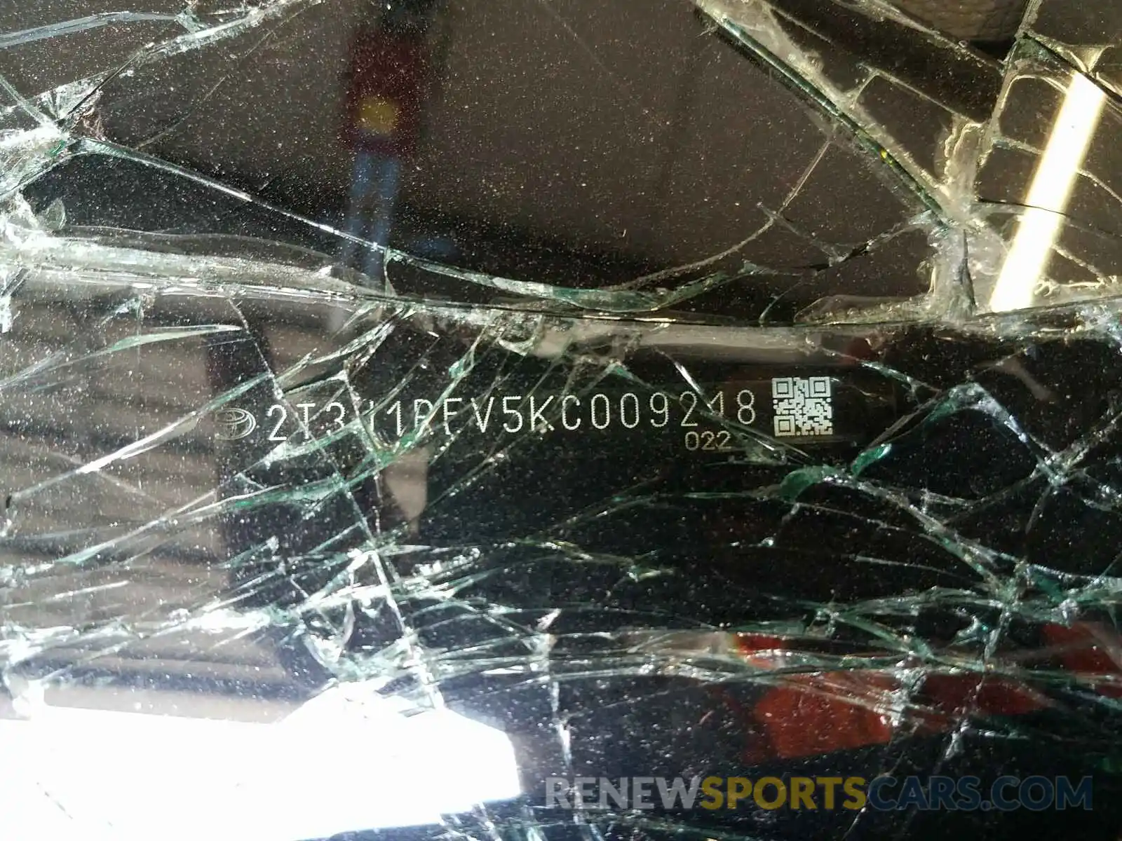 10 Photograph of a damaged car 2T3H1RFV5KC009218 TOYOTA RAV4 2019