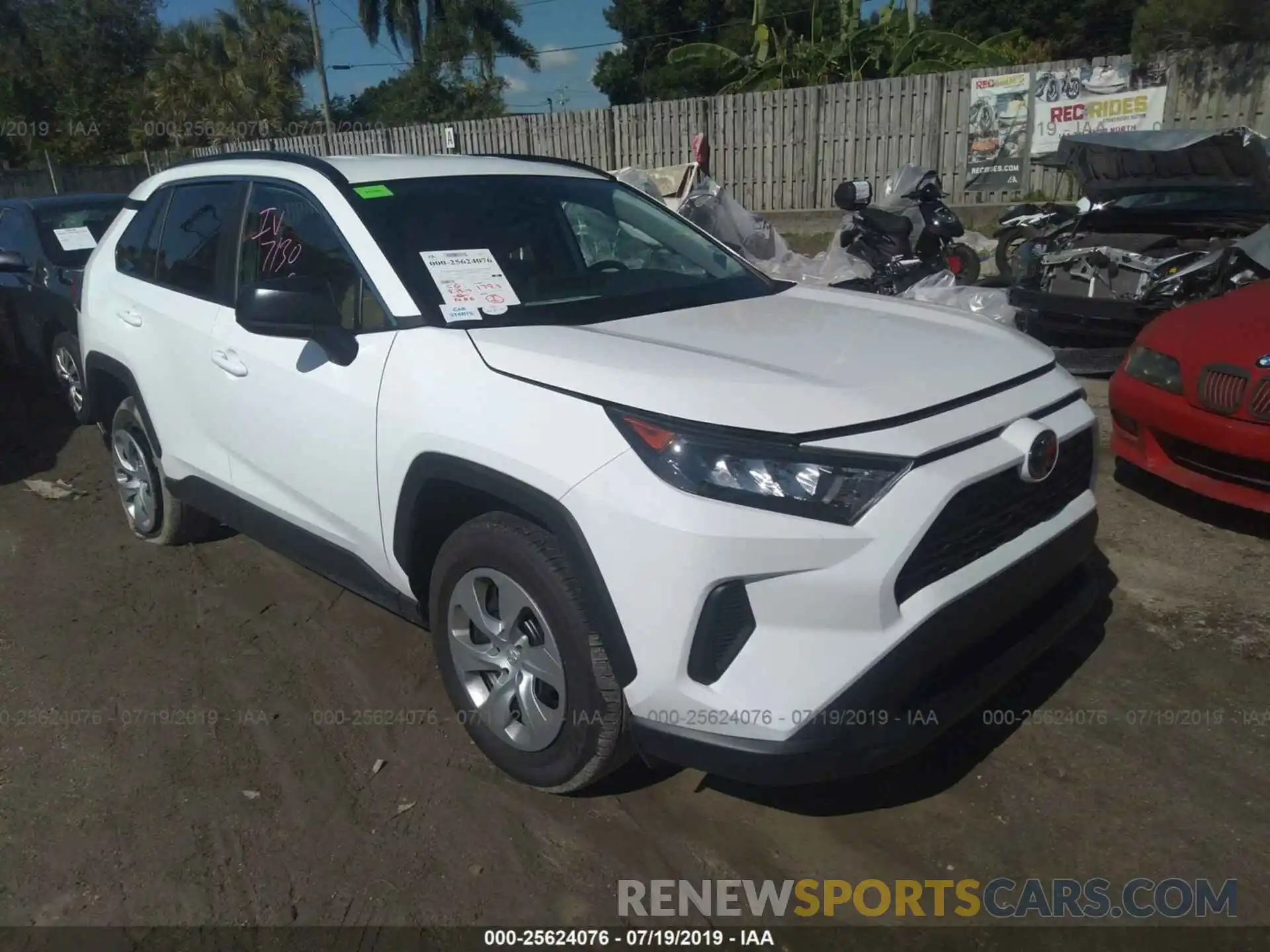 1 Photograph of a damaged car 2T3H1RFV5KC010269 TOYOTA RAV4 2019