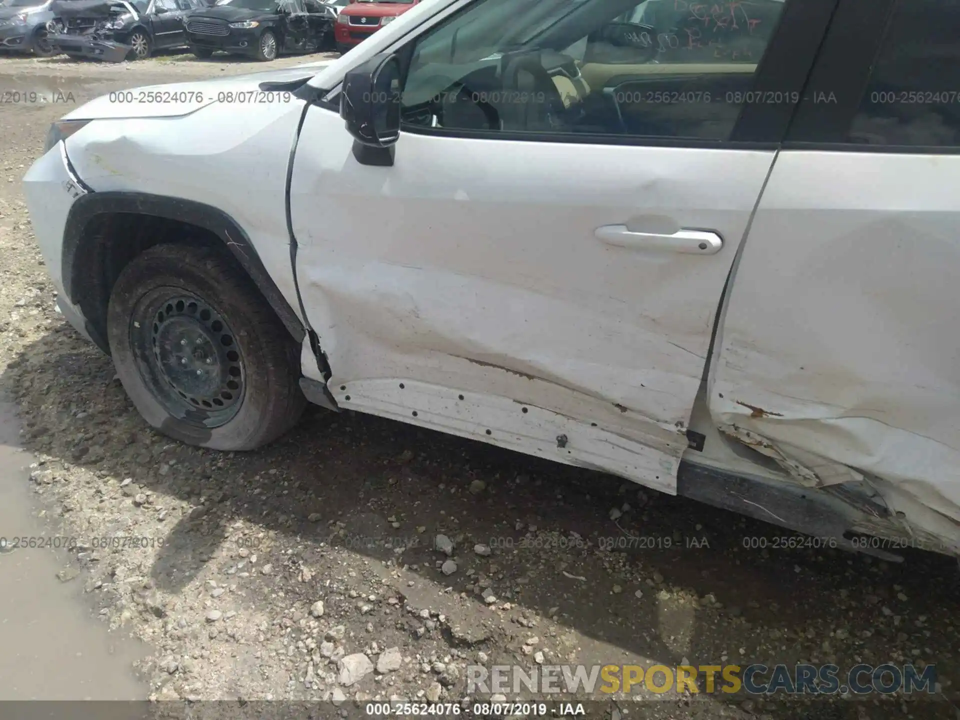 6 Photograph of a damaged car 2T3H1RFV5KC010269 TOYOTA RAV4 2019