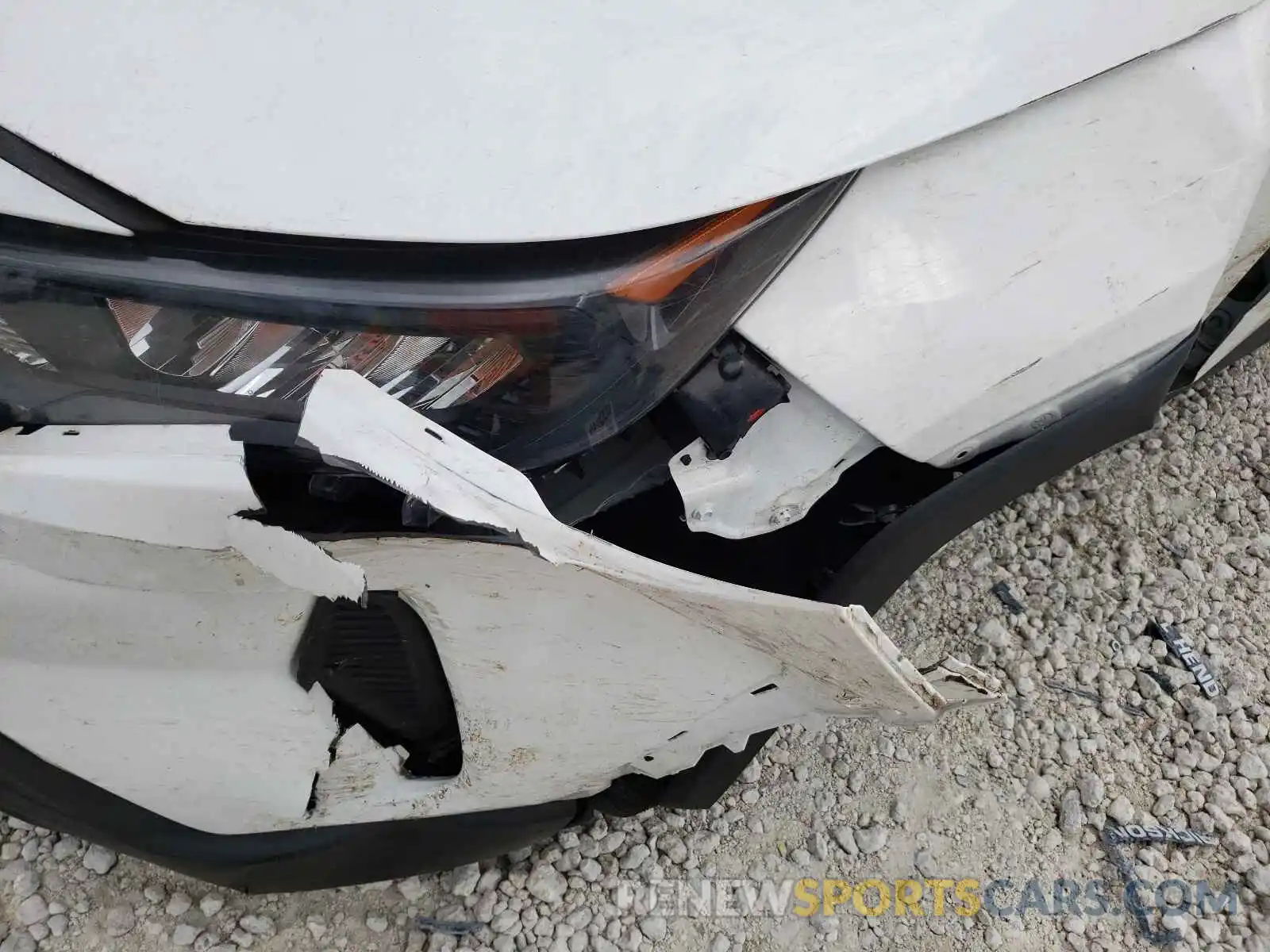 10 Photograph of a damaged car 2T3H1RFV5KC011230 TOYOTA RAV4 2019