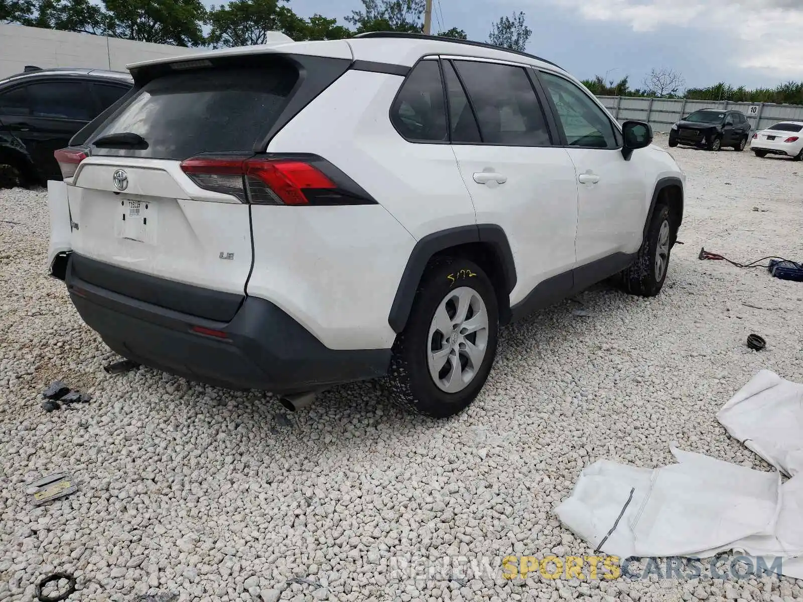 4 Фотография поврежденного автомобиля 2T3H1RFV5KC011230 TOYOTA RAV4 2019