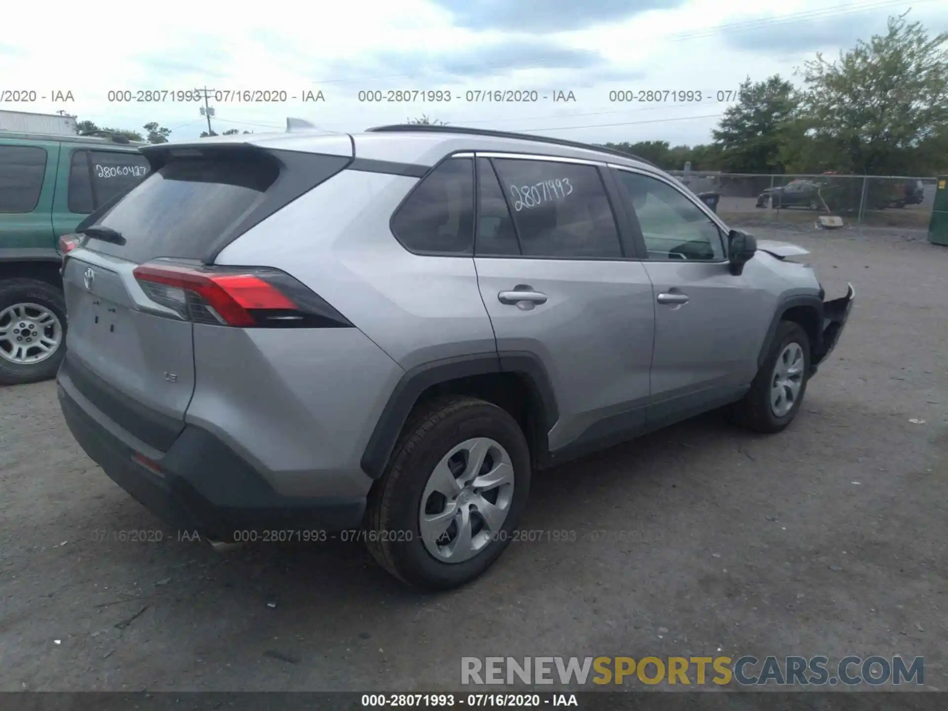 4 Photograph of a damaged car 2T3H1RFV5KC018789 TOYOTA RAV4 2019