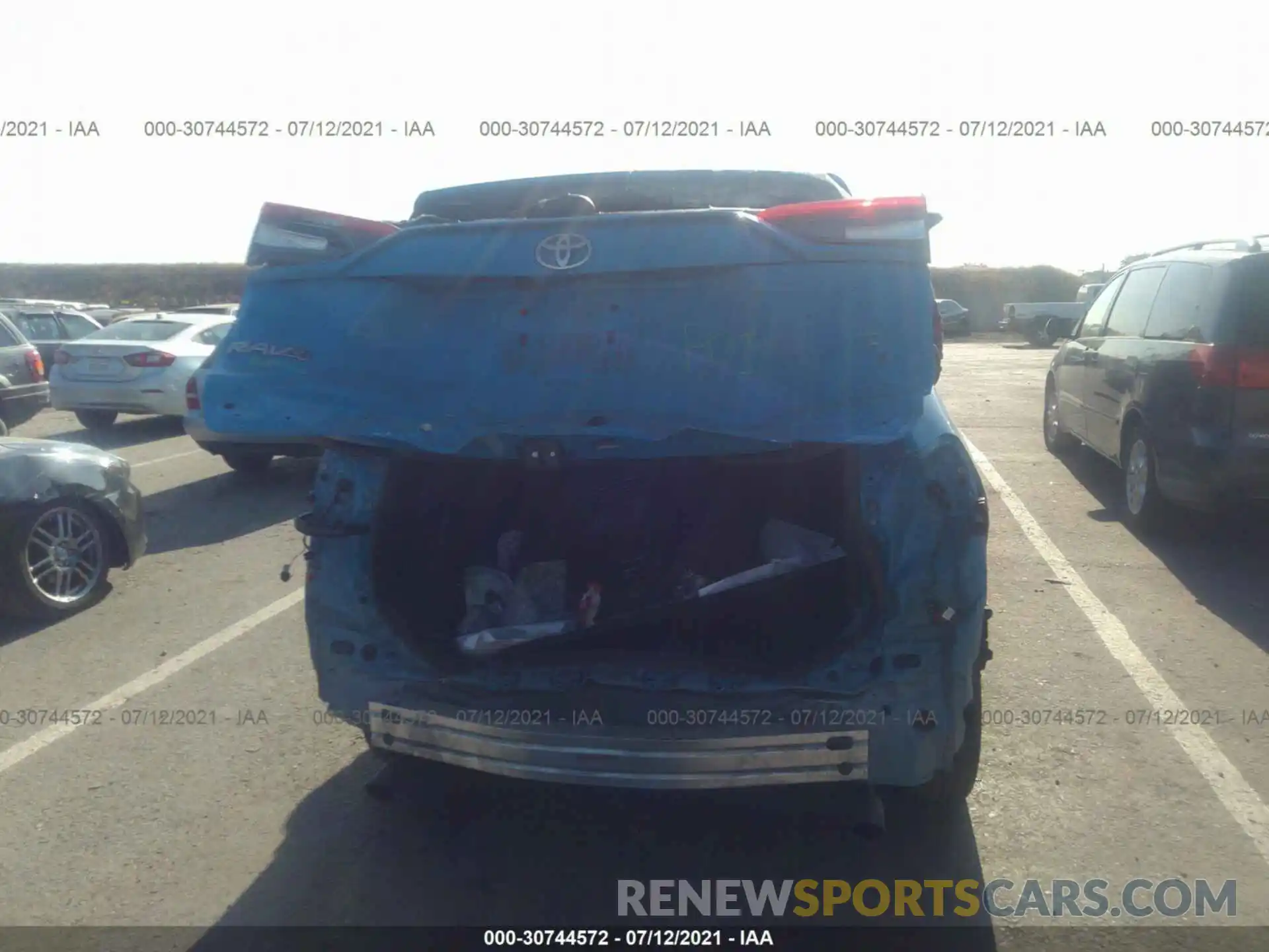 6 Photograph of a damaged car 2T3H1RFV5KC022177 TOYOTA RAV4 2019