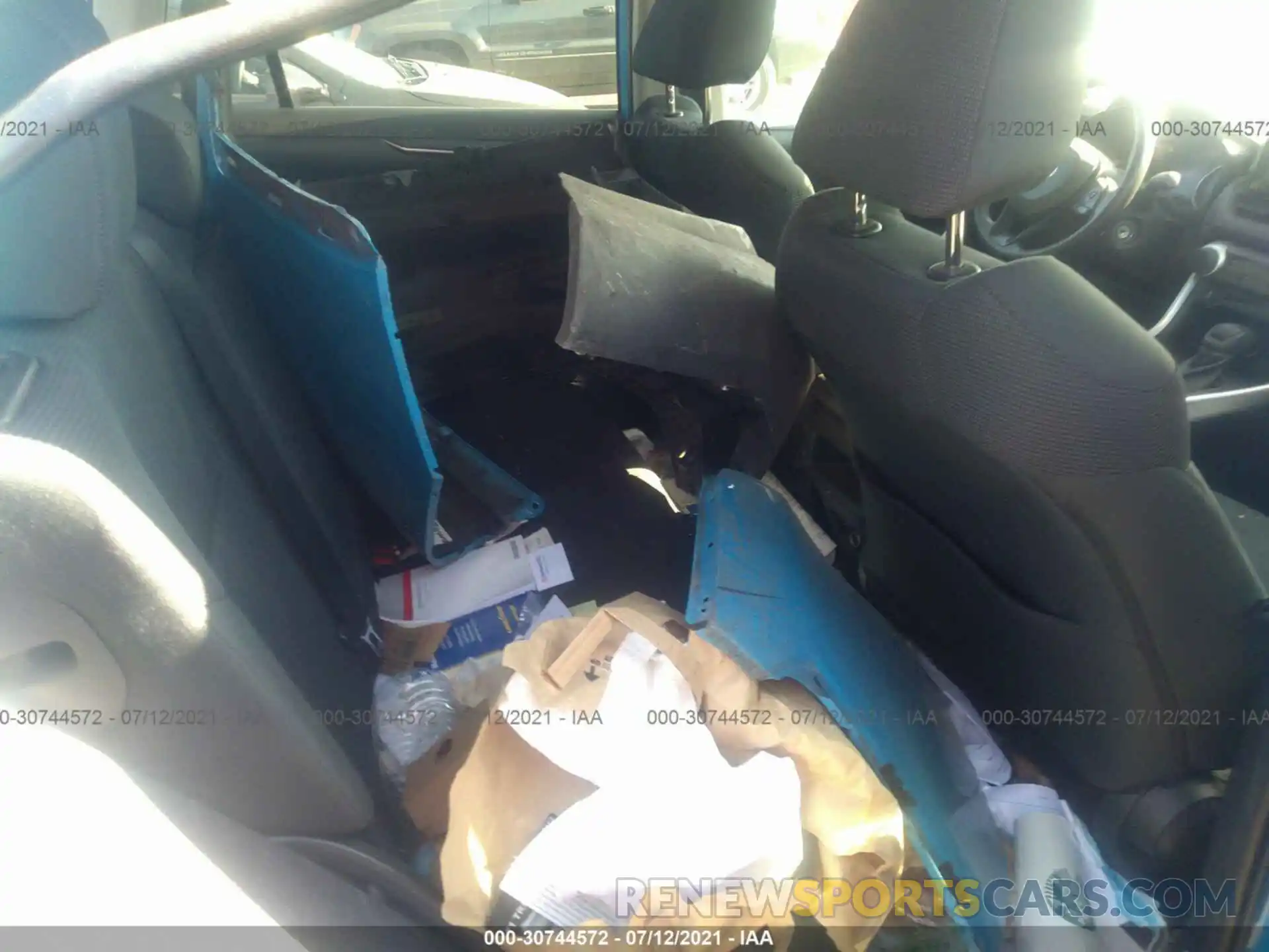 8 Photograph of a damaged car 2T3H1RFV5KC022177 TOYOTA RAV4 2019