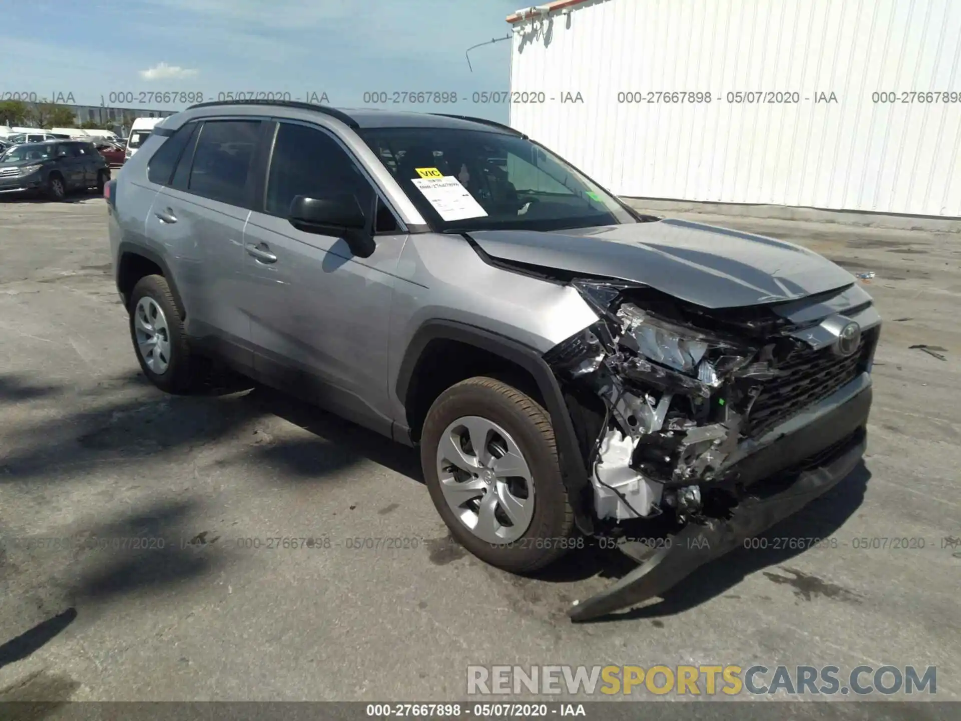 1 Photograph of a damaged car 2T3H1RFV5KC027119 TOYOTA RAV4 2019