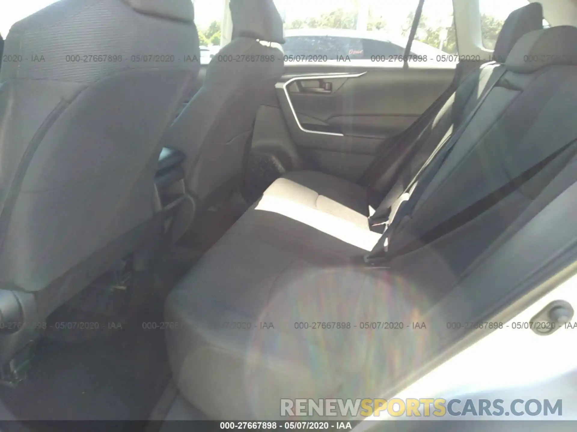 8 Photograph of a damaged car 2T3H1RFV5KC027119 TOYOTA RAV4 2019