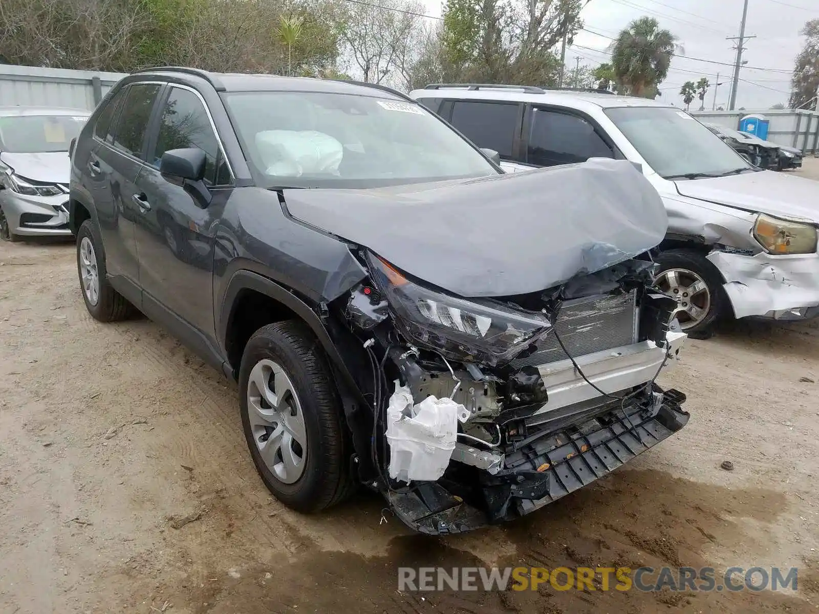 1 Photograph of a damaged car 2T3H1RFV5KC029064 TOYOTA RAV4 2019