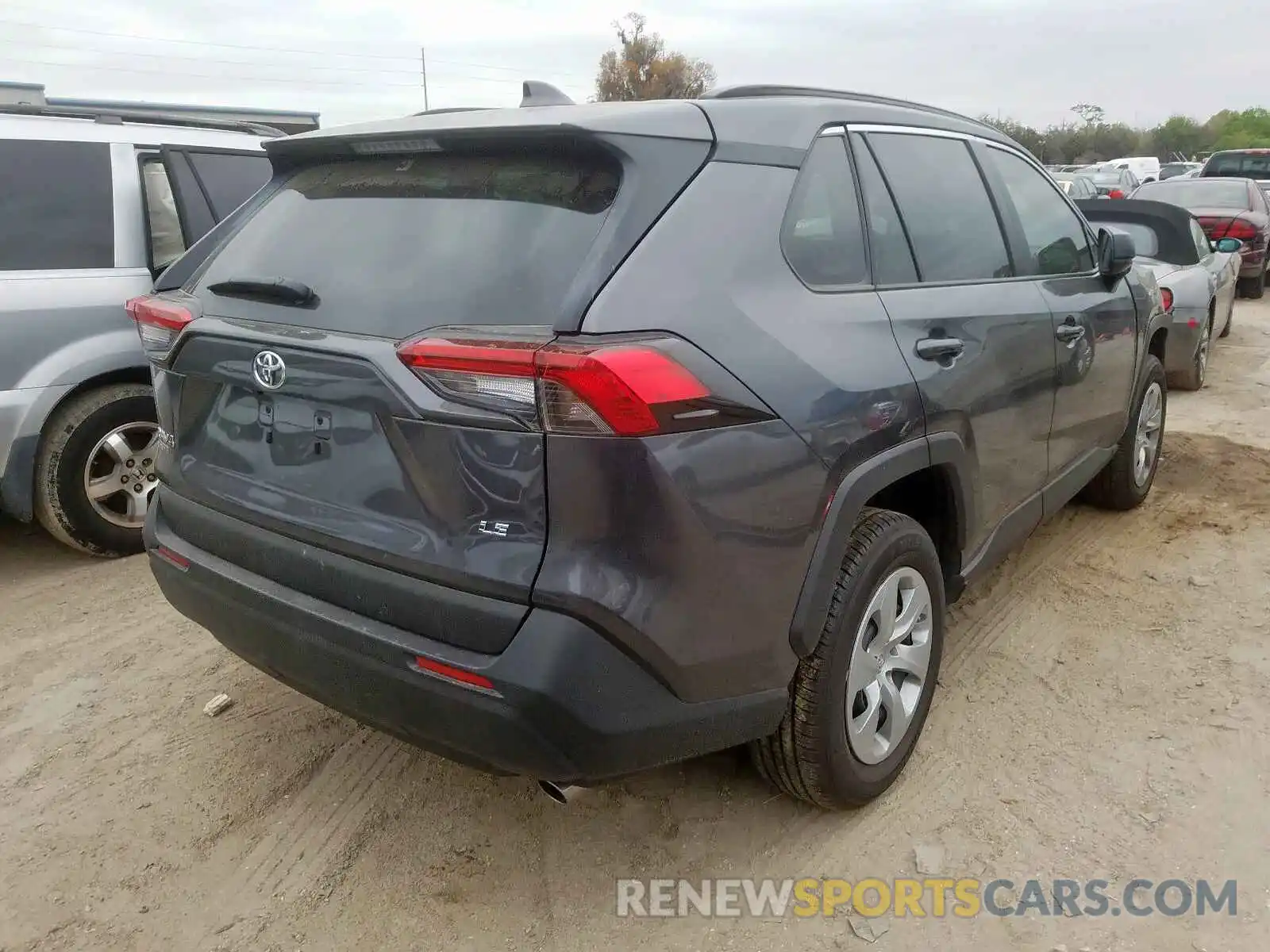 4 Photograph of a damaged car 2T3H1RFV5KC029064 TOYOTA RAV4 2019