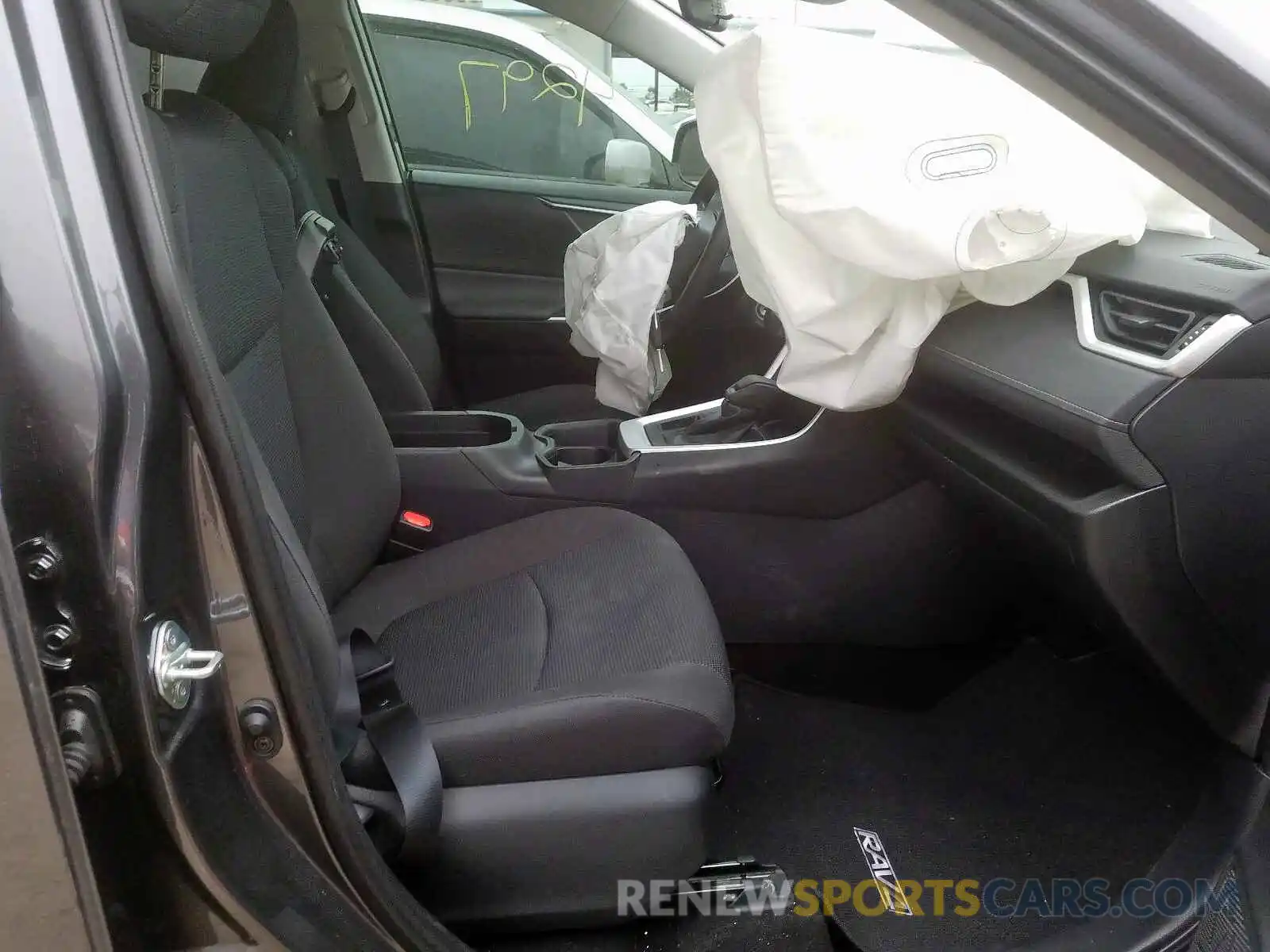 5 Photograph of a damaged car 2T3H1RFV5KC029064 TOYOTA RAV4 2019