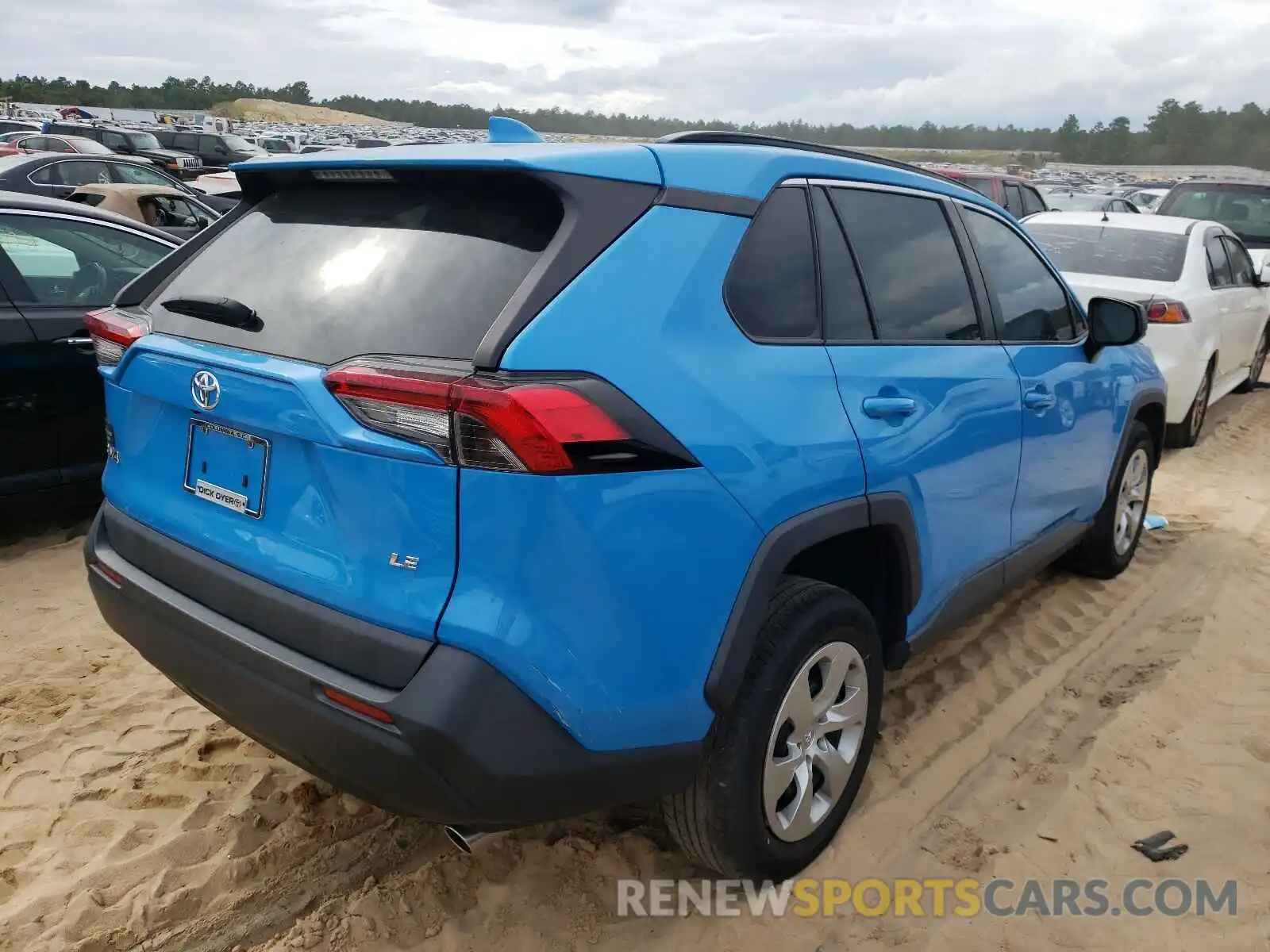 4 Photograph of a damaged car 2T3H1RFV5KW007483 TOYOTA RAV4 2019