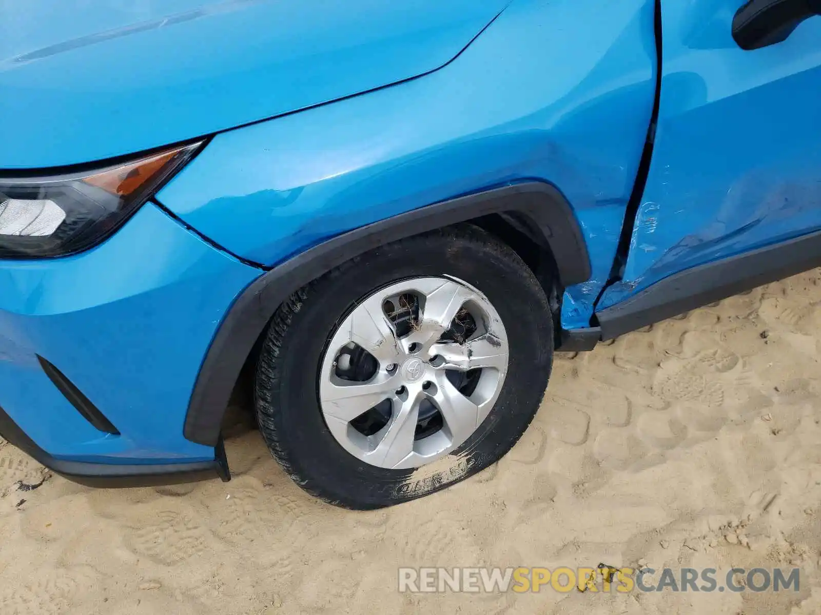 9 Photograph of a damaged car 2T3H1RFV5KW007483 TOYOTA RAV4 2019