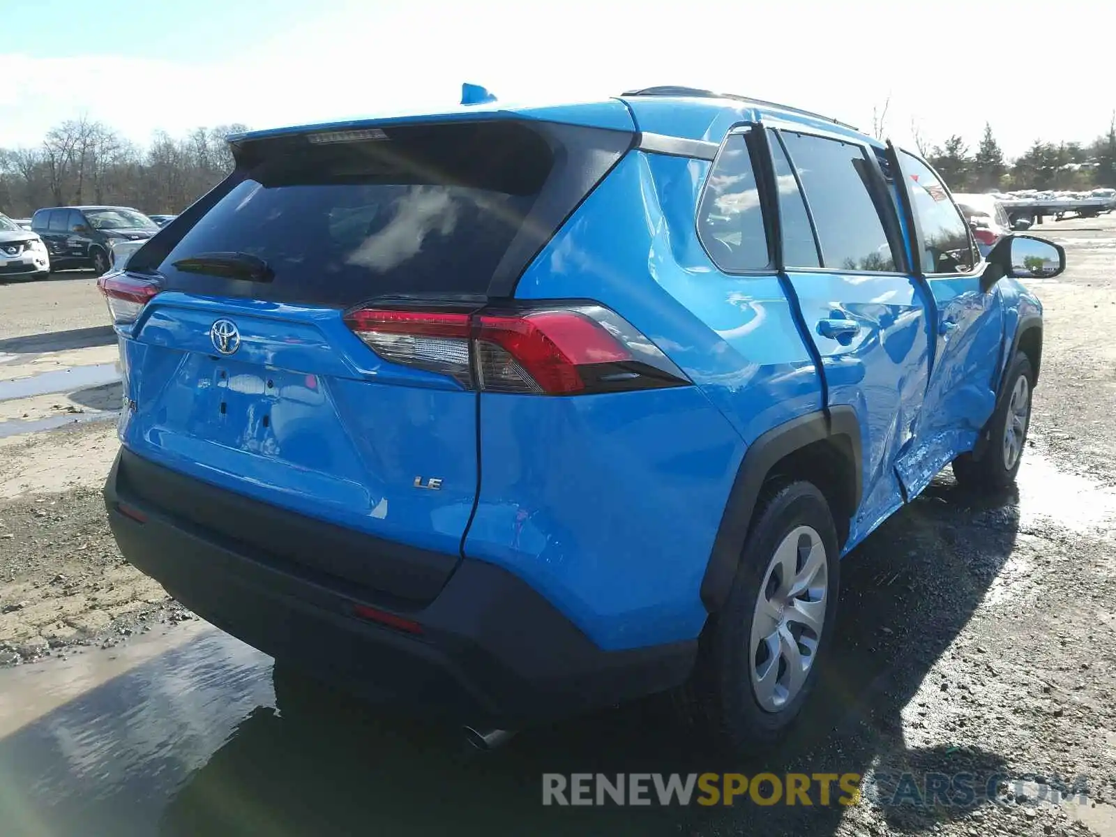 4 Photograph of a damaged car 2T3H1RFV5KW009492 TOYOTA RAV4 2019