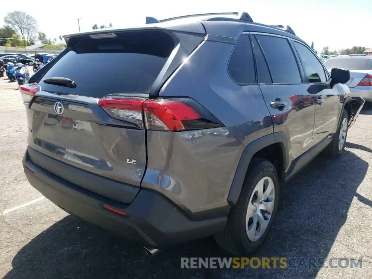 4 Photograph of a damaged car 2T3H1RFV5KW009718 TOYOTA RAV4 2019