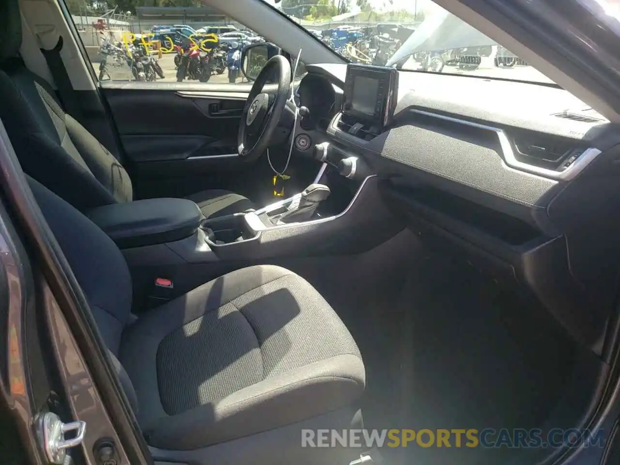 5 Photograph of a damaged car 2T3H1RFV5KW009718 TOYOTA RAV4 2019