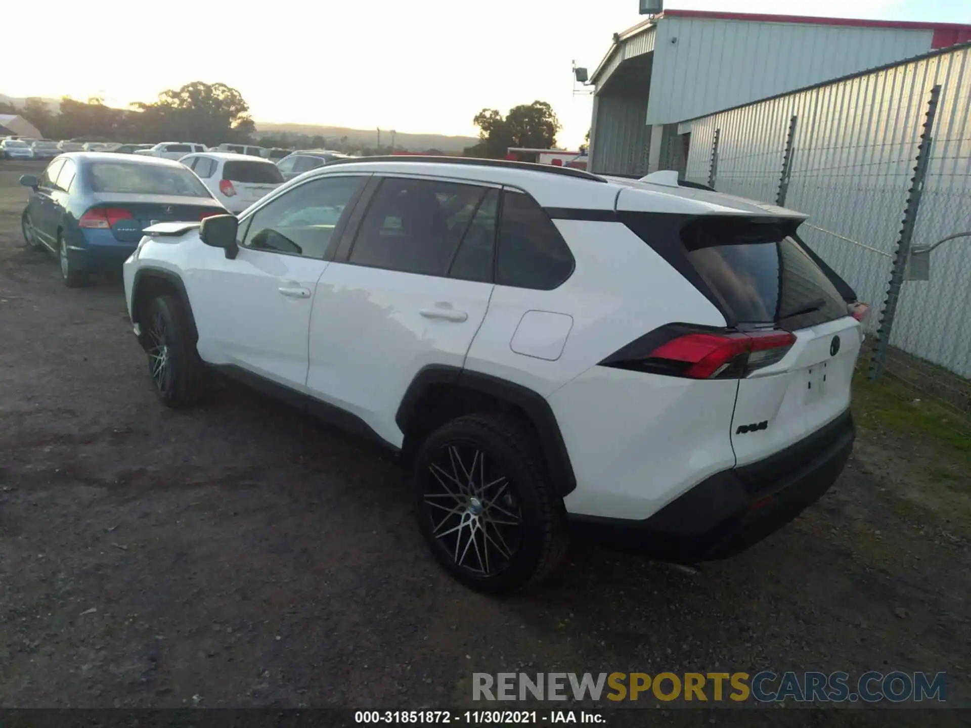 3 Фотография поврежденного автомобиля 2T3H1RFV5KW010433 TOYOTA RAV4 2019