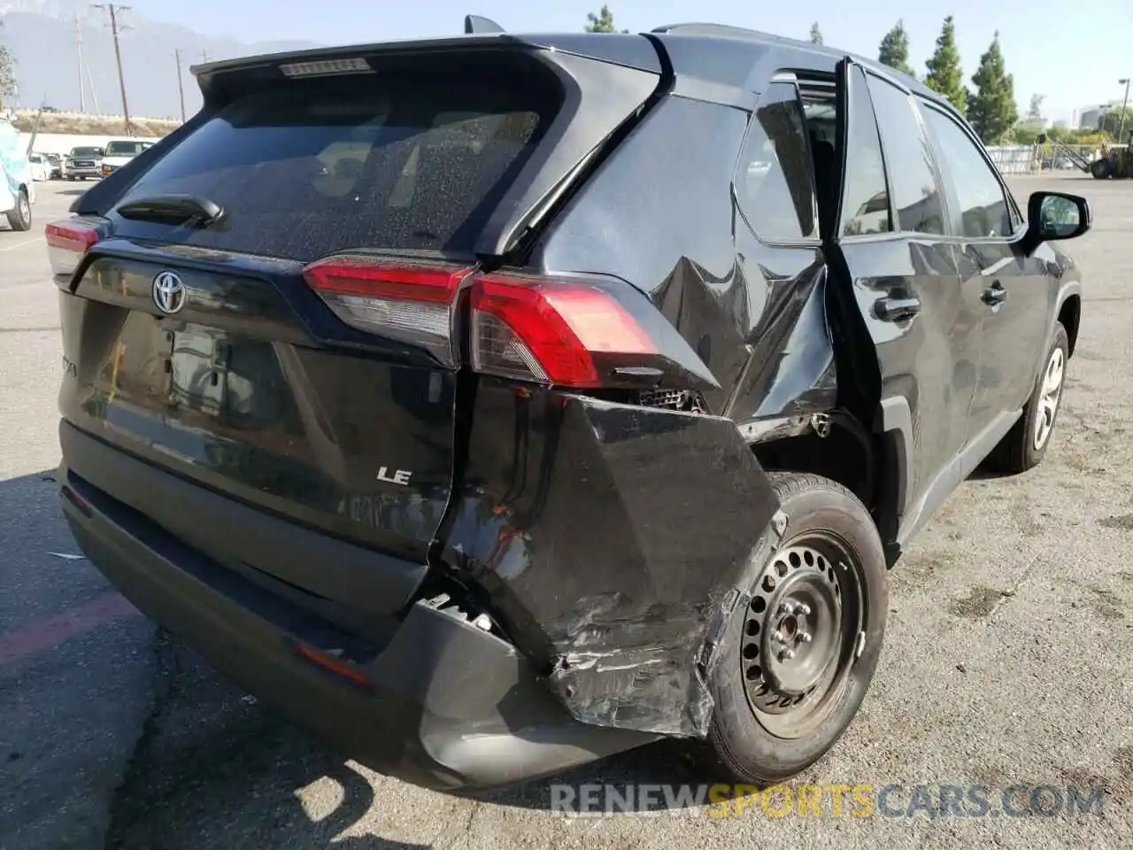 4 Photograph of a damaged car 2T3H1RFV5KW013039 TOYOTA RAV4 2019