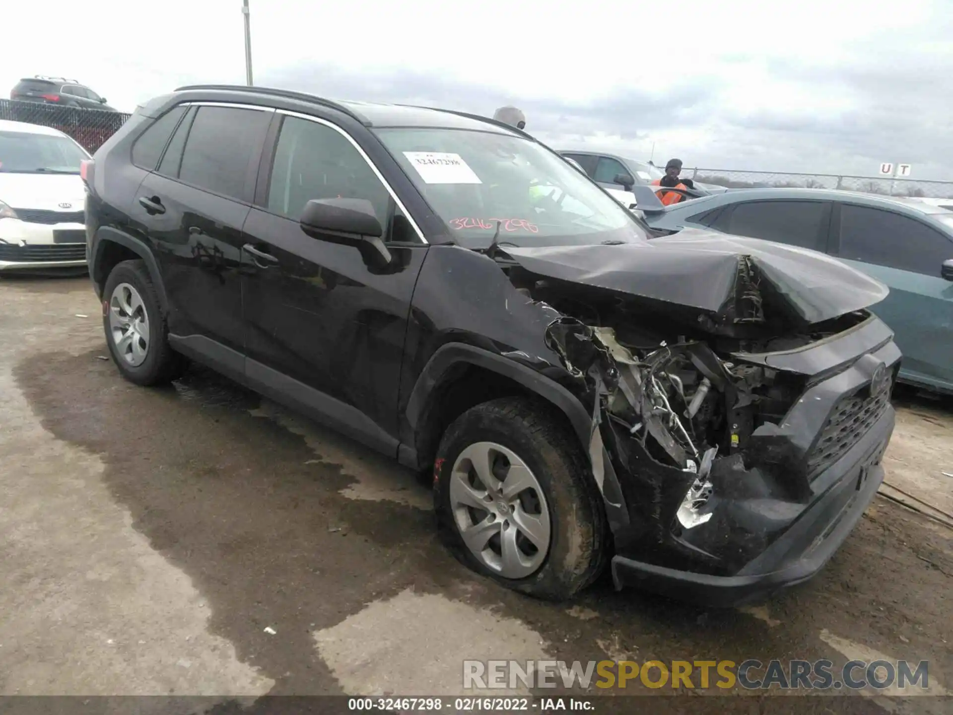 1 Photograph of a damaged car 2T3H1RFV5KW013106 TOYOTA RAV4 2019