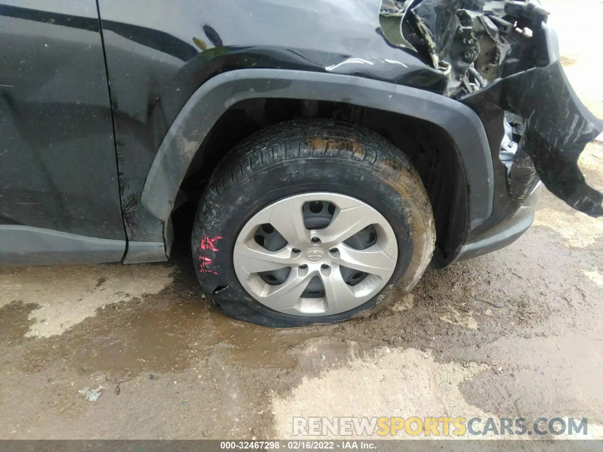 14 Photograph of a damaged car 2T3H1RFV5KW013106 TOYOTA RAV4 2019