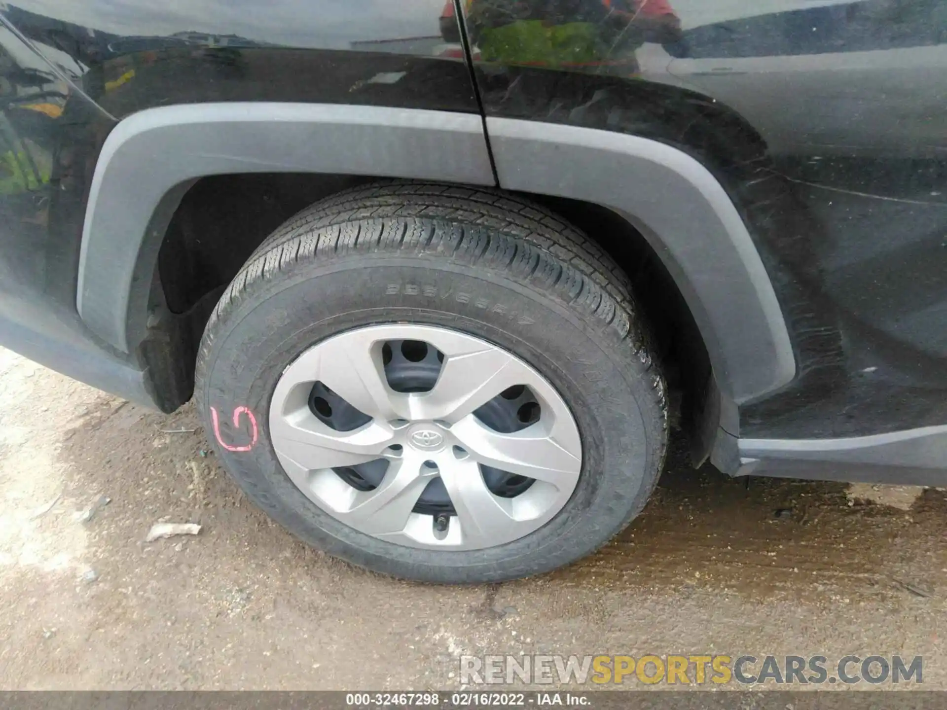 15 Photograph of a damaged car 2T3H1RFV5KW013106 TOYOTA RAV4 2019