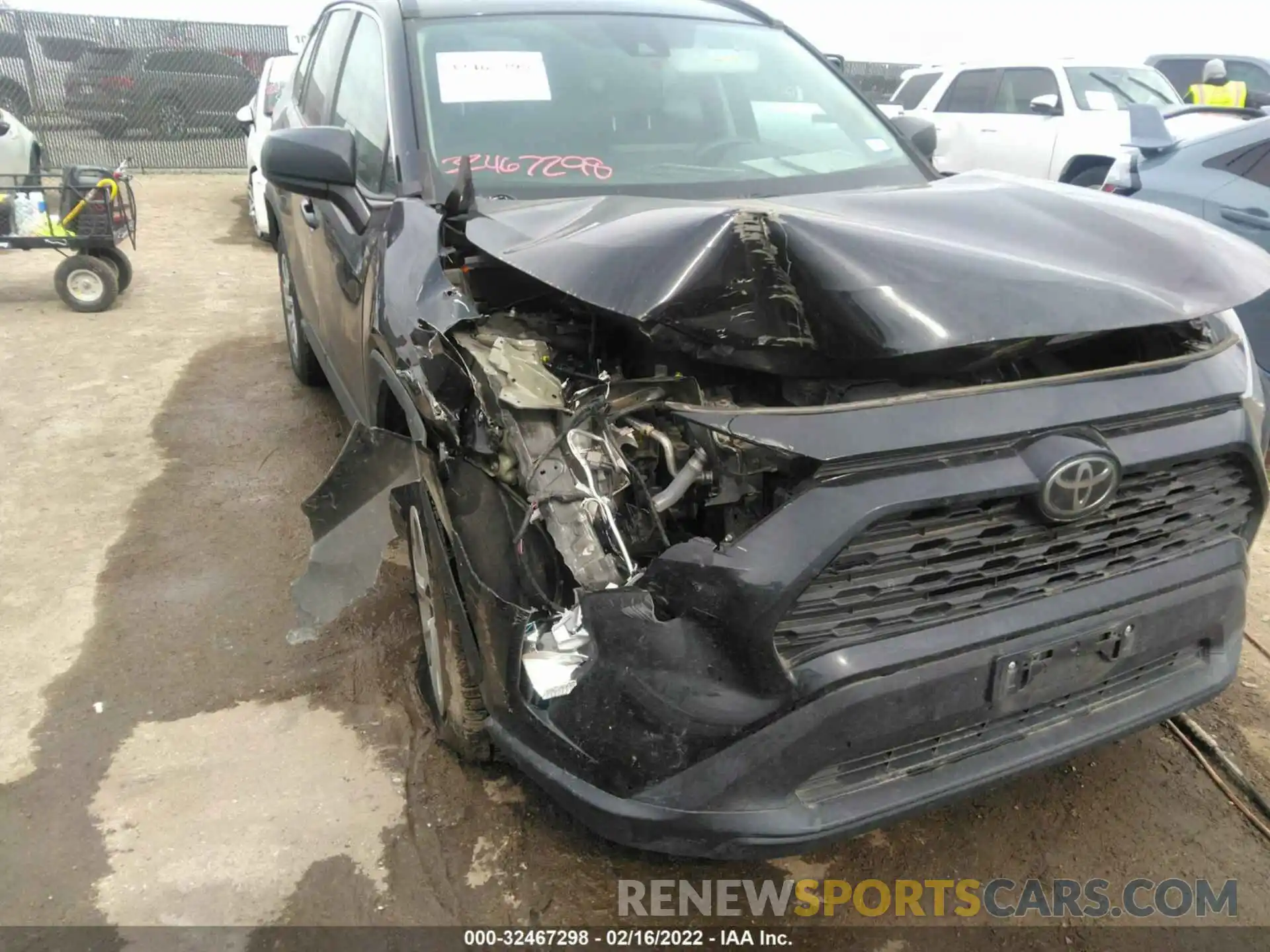 6 Photograph of a damaged car 2T3H1RFV5KW013106 TOYOTA RAV4 2019