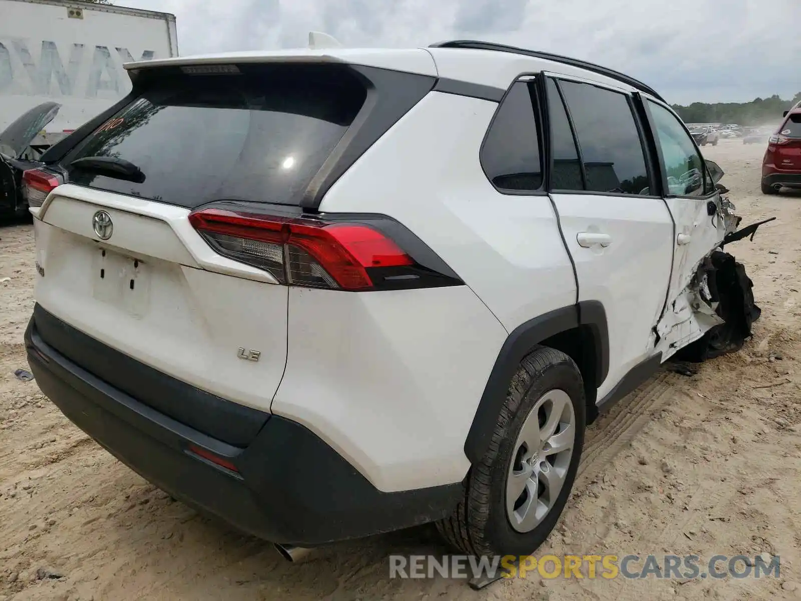 4 Photograph of a damaged car 2T3H1RFV5KW015227 TOYOTA RAV4 2019