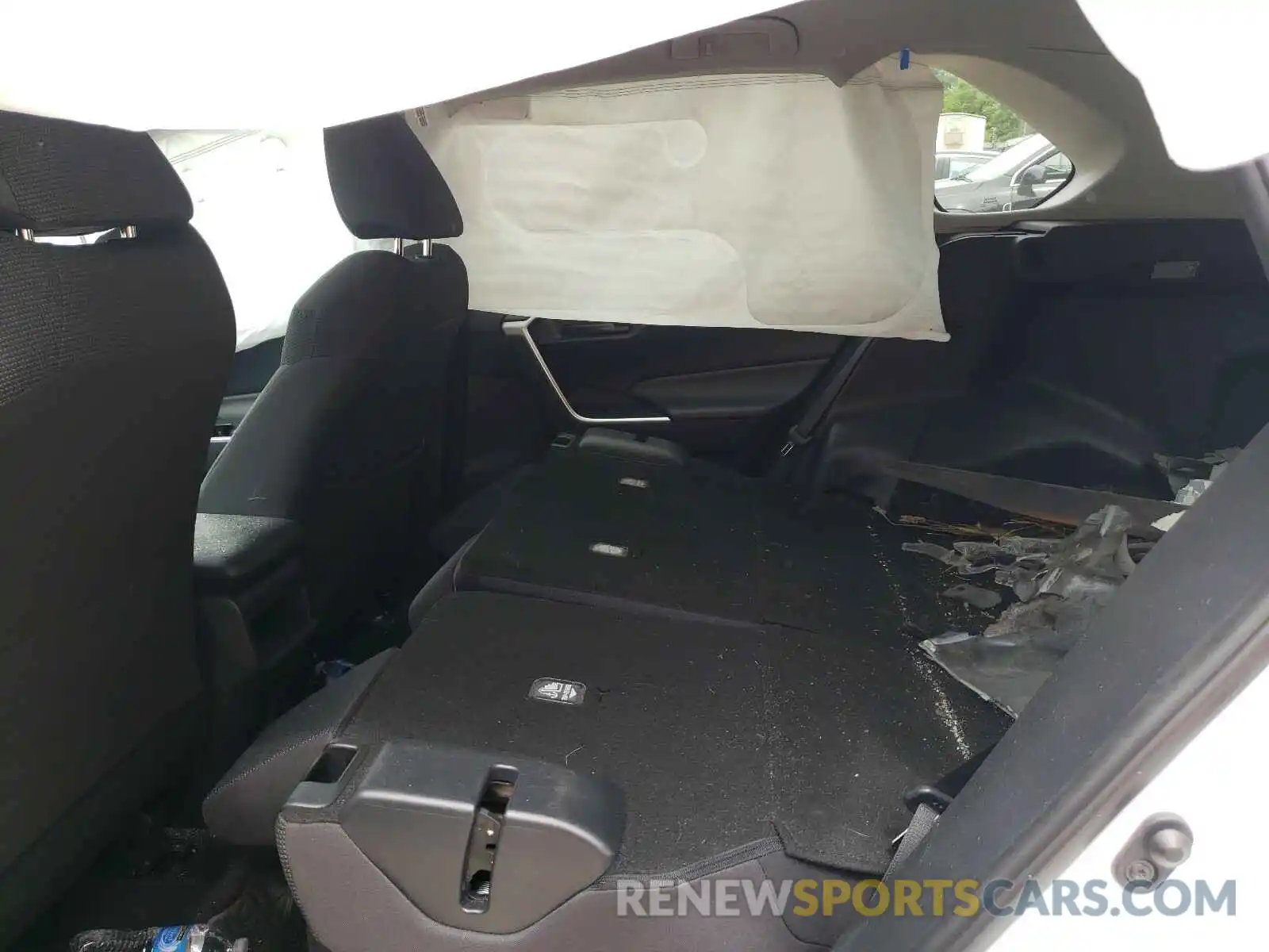 6 Photograph of a damaged car 2T3H1RFV5KW015227 TOYOTA RAV4 2019