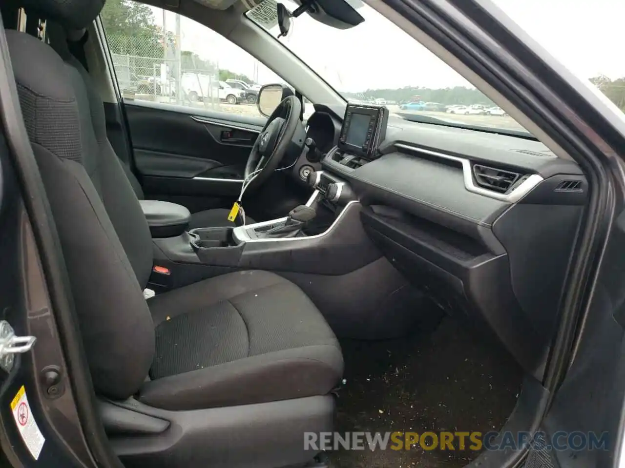 5 Photograph of a damaged car 2T3H1RFV5KW016913 TOYOTA RAV4 2019