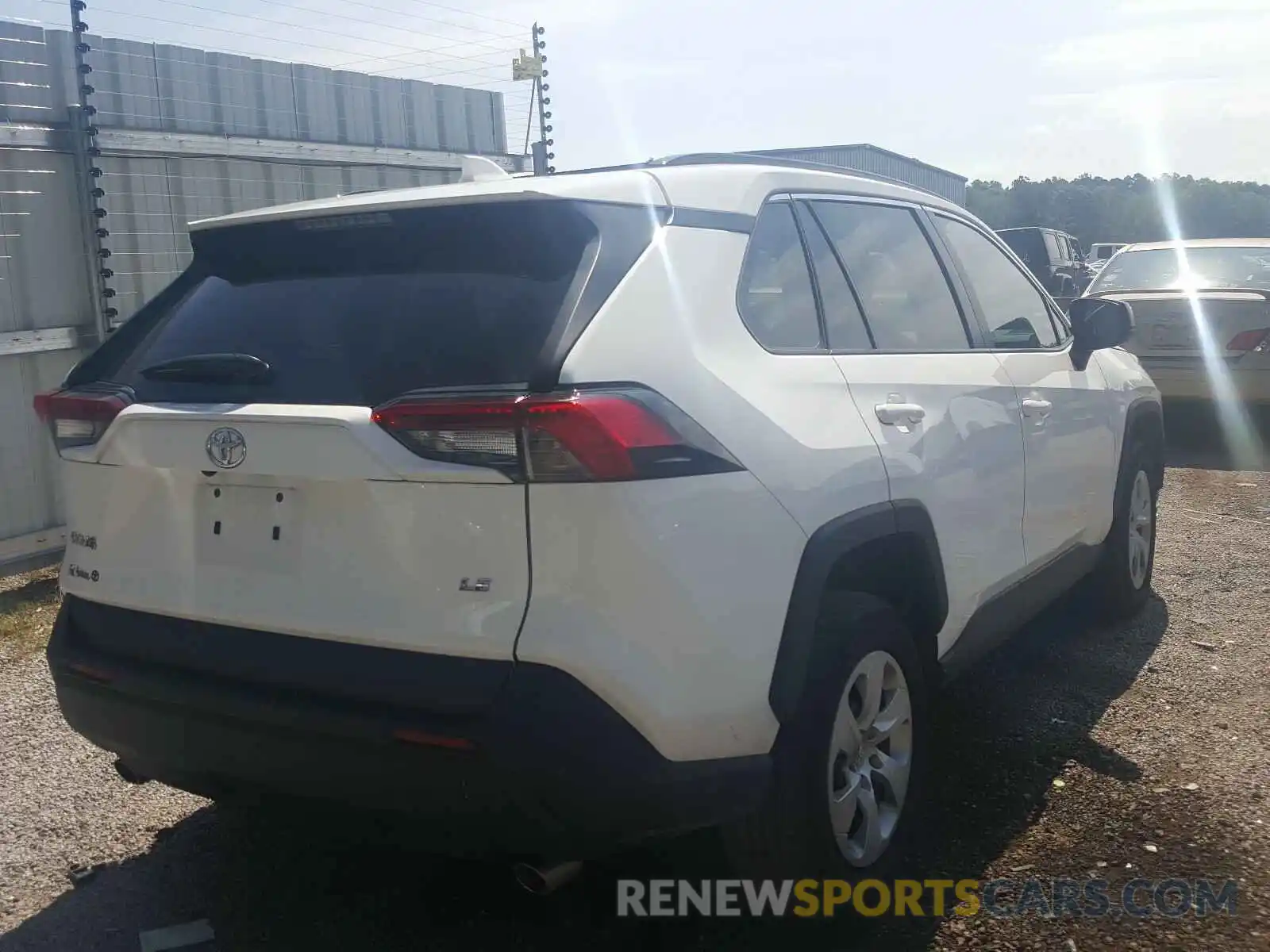 4 Photograph of a damaged car 2T3H1RFV5KW019648 TOYOTA RAV4 2019