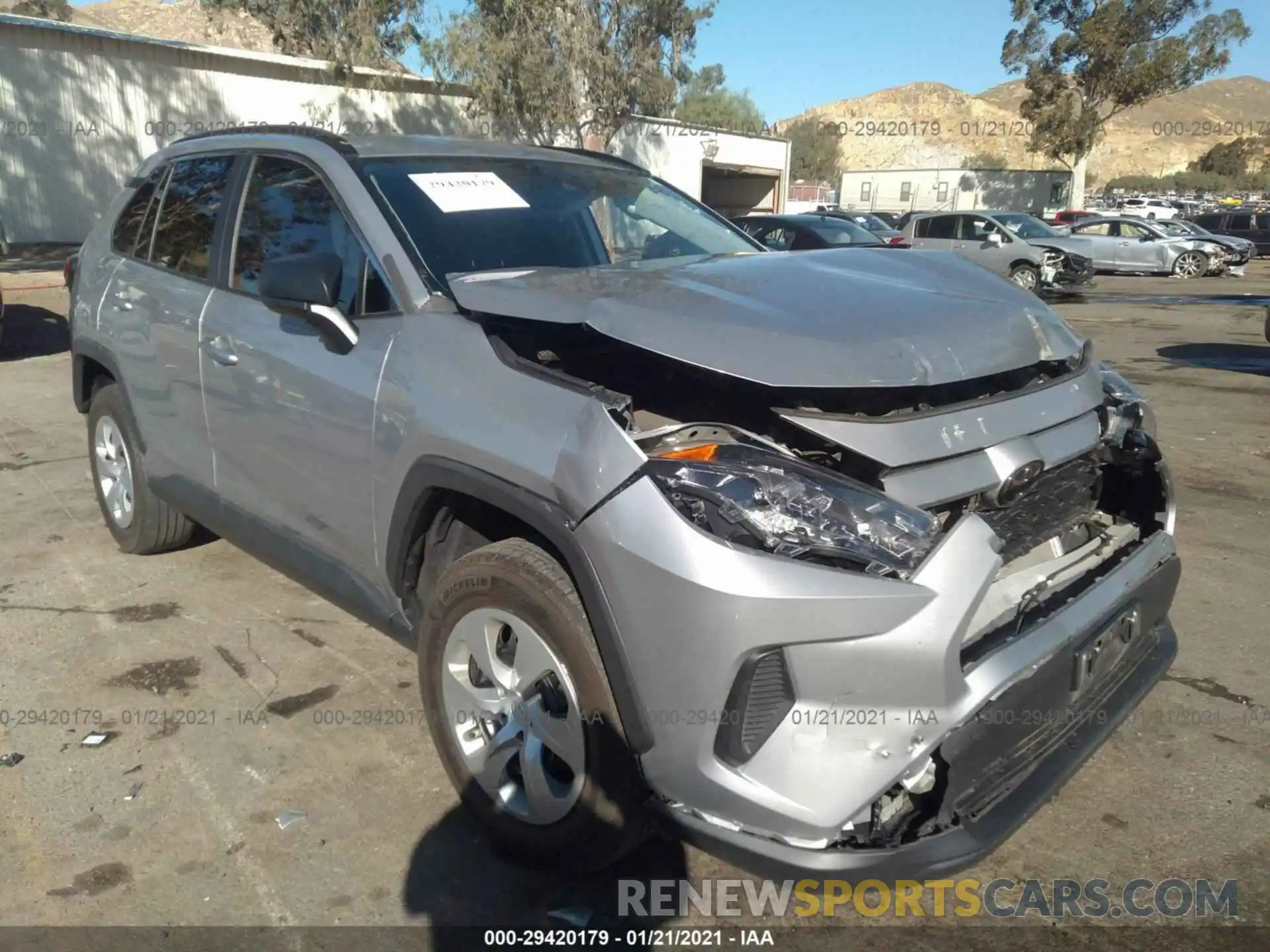 1 Photograph of a damaged car 2T3H1RFV5KW020315 TOYOTA RAV4 2019