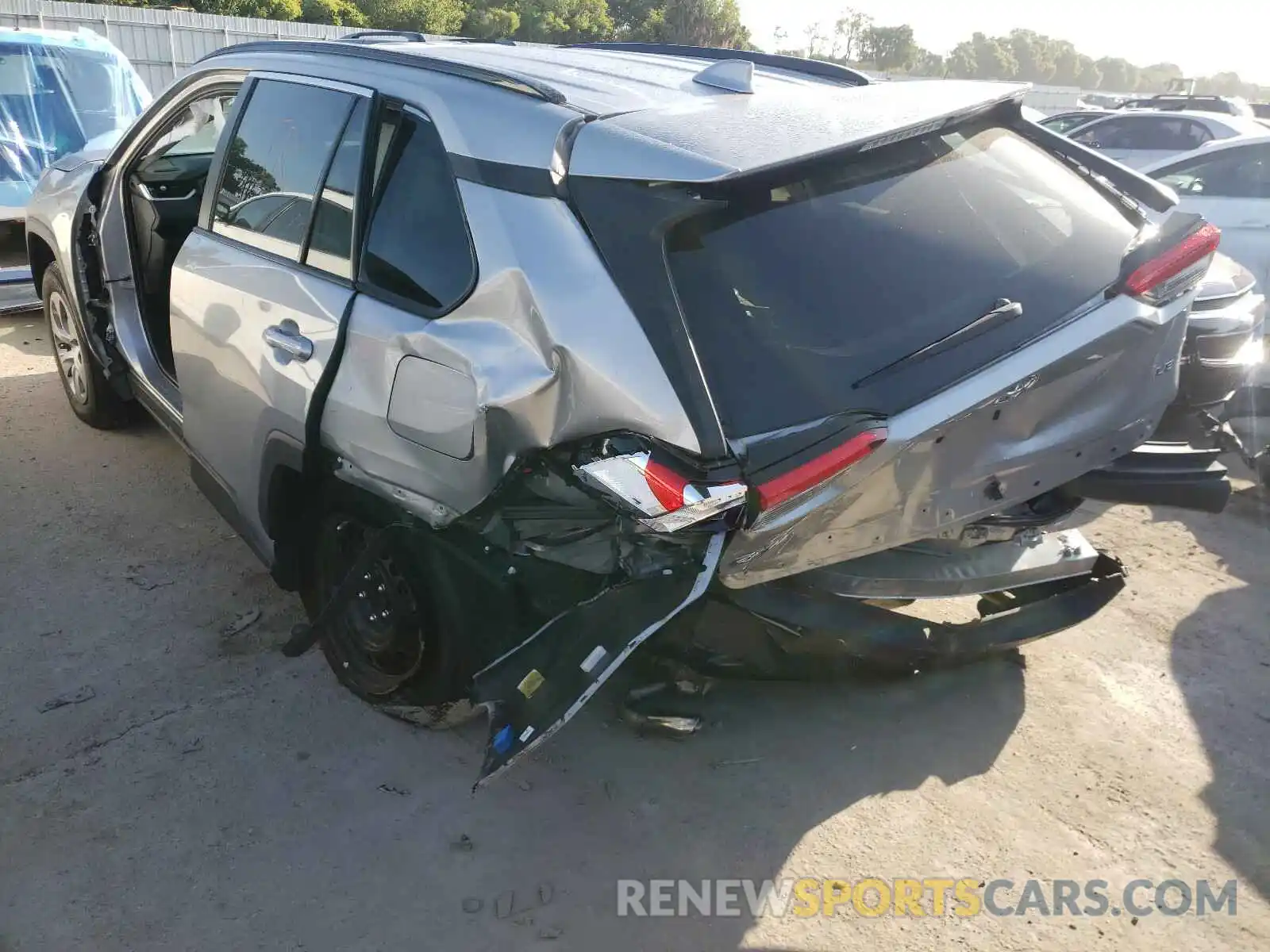 3 Фотография поврежденного автомобиля 2T3H1RFV5KW028138 TOYOTA RAV4 2019
