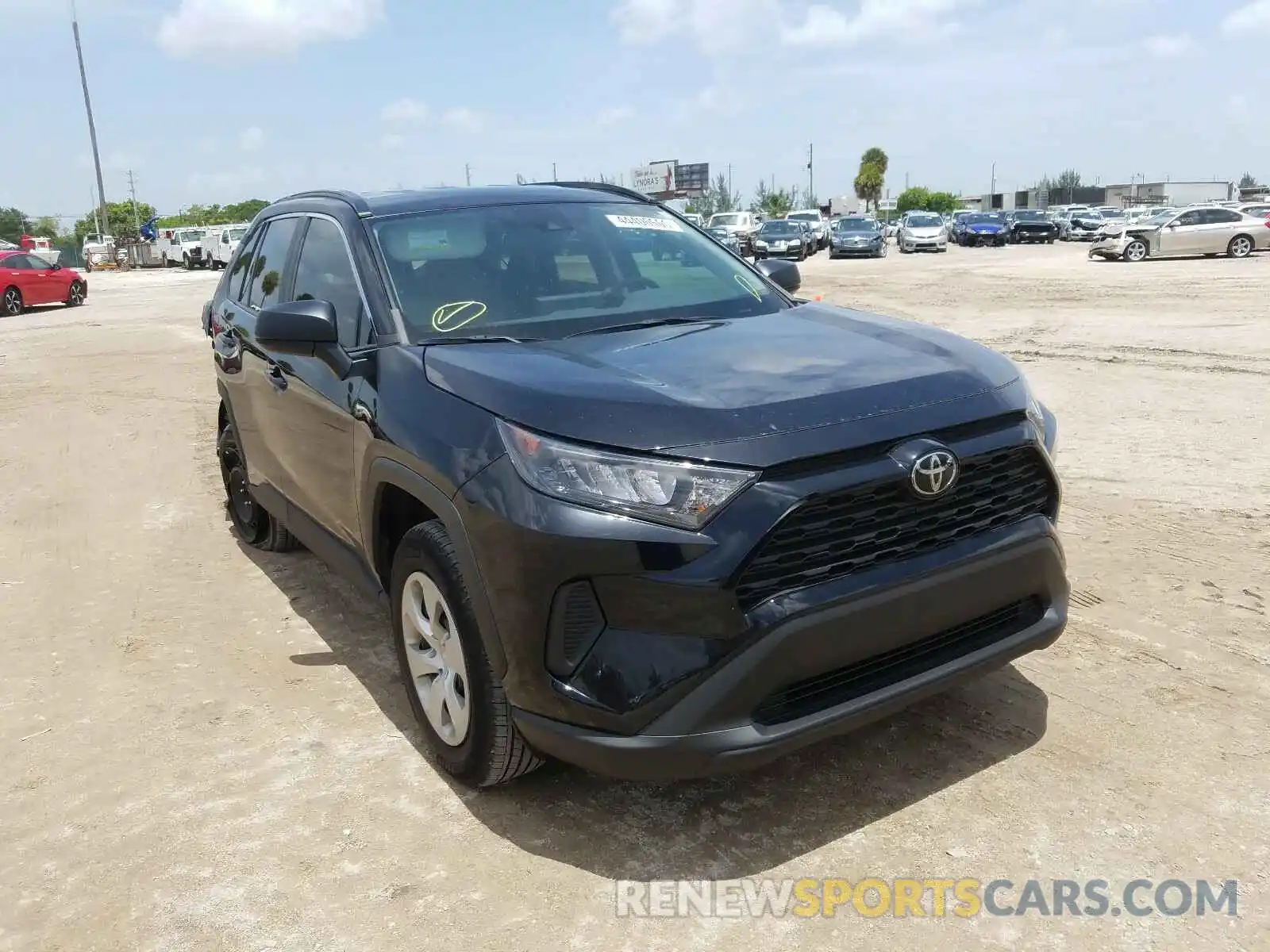 1 Photograph of a damaged car 2T3H1RFV5KW028303 TOYOTA RAV4 2019