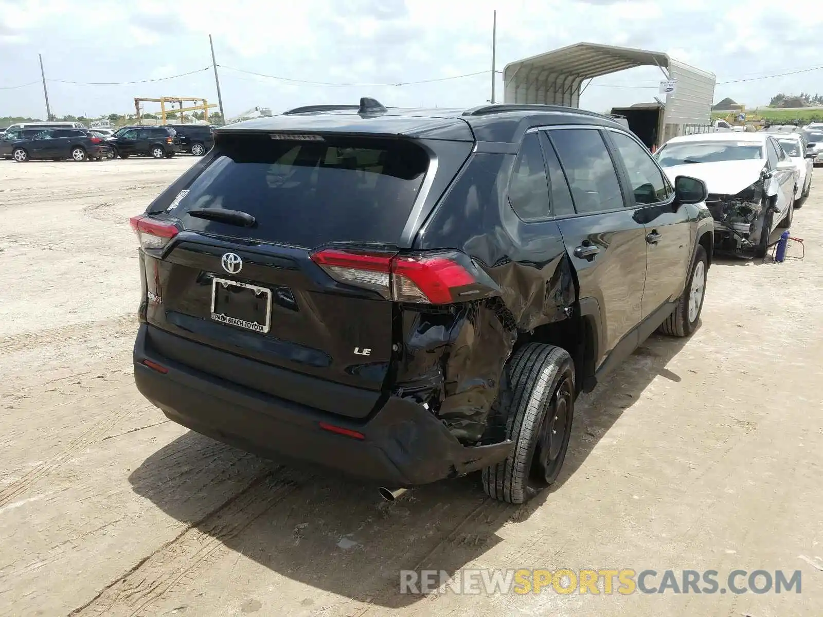 4 Photograph of a damaged car 2T3H1RFV5KW028303 TOYOTA RAV4 2019