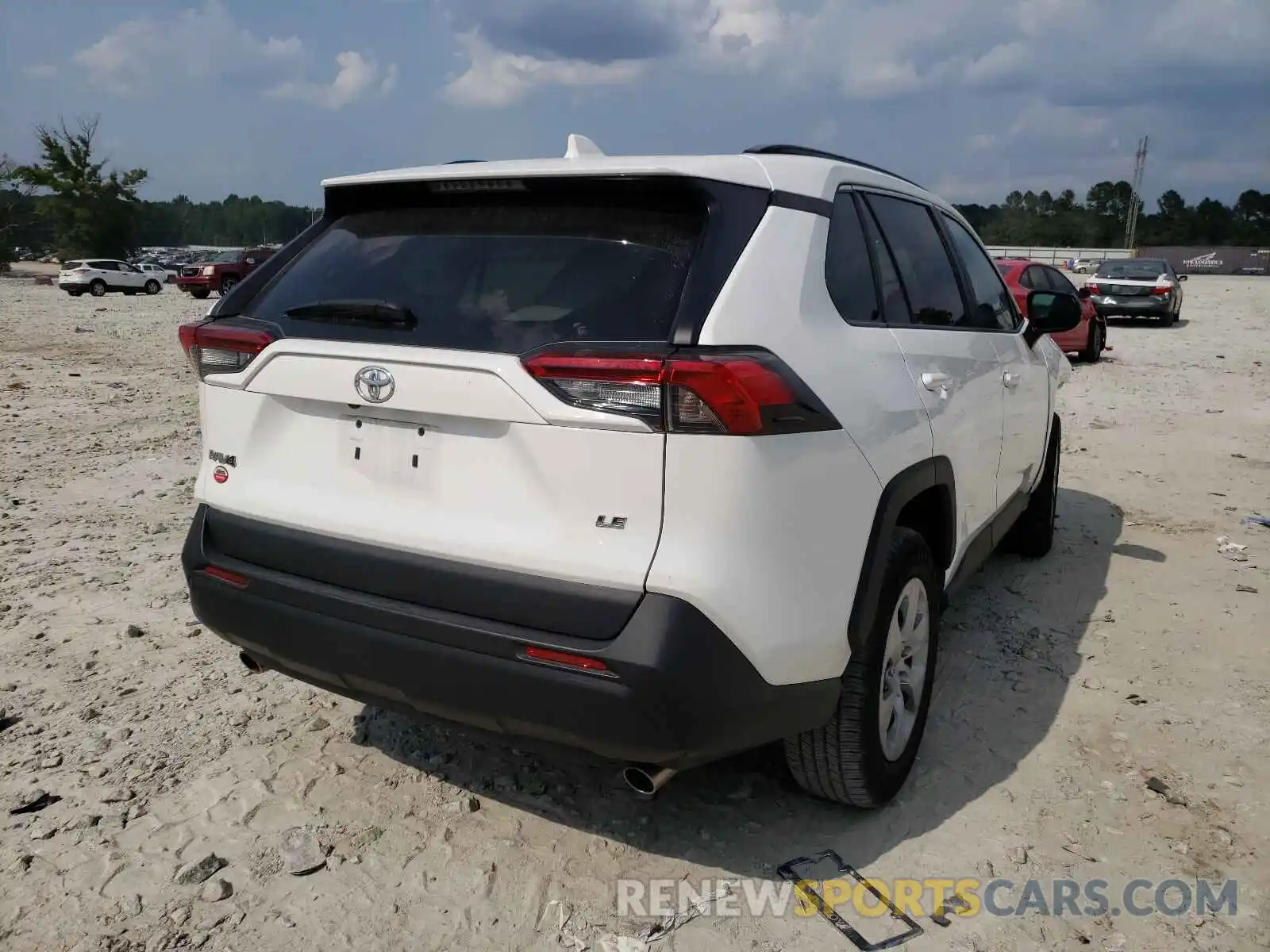 4 Photograph of a damaged car 2T3H1RFV5KW029130 TOYOTA RAV4 2019