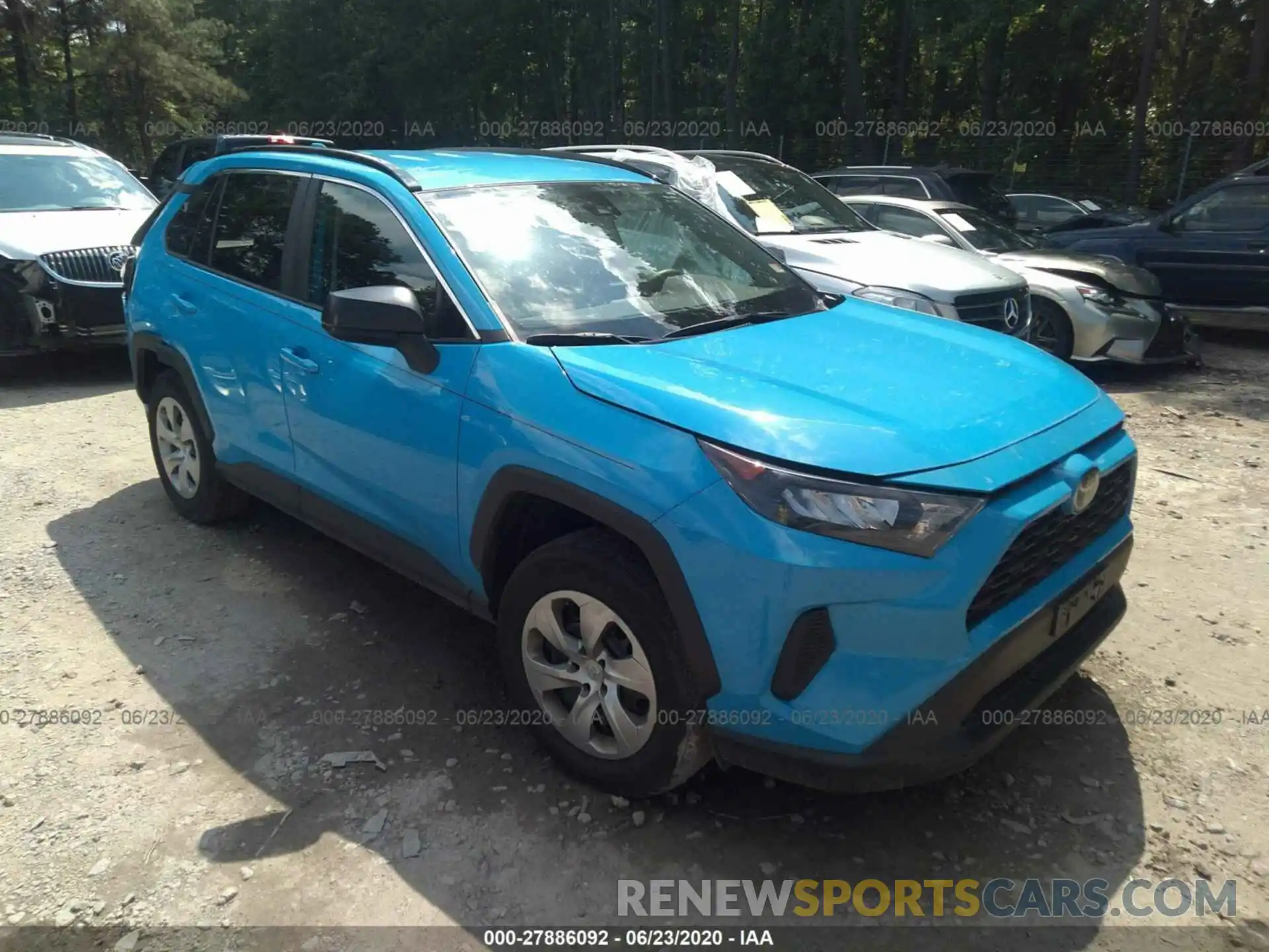 1 Photograph of a damaged car 2T3H1RFV5KW033811 TOYOTA RAV4 2019