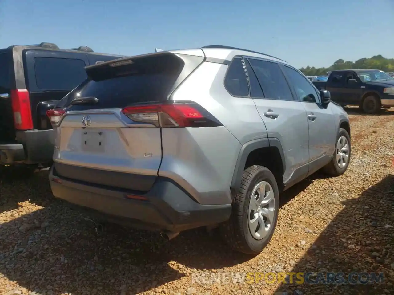 4 Photograph of a damaged car 2T3H1RFV5KW033856 TOYOTA RAV4 2019