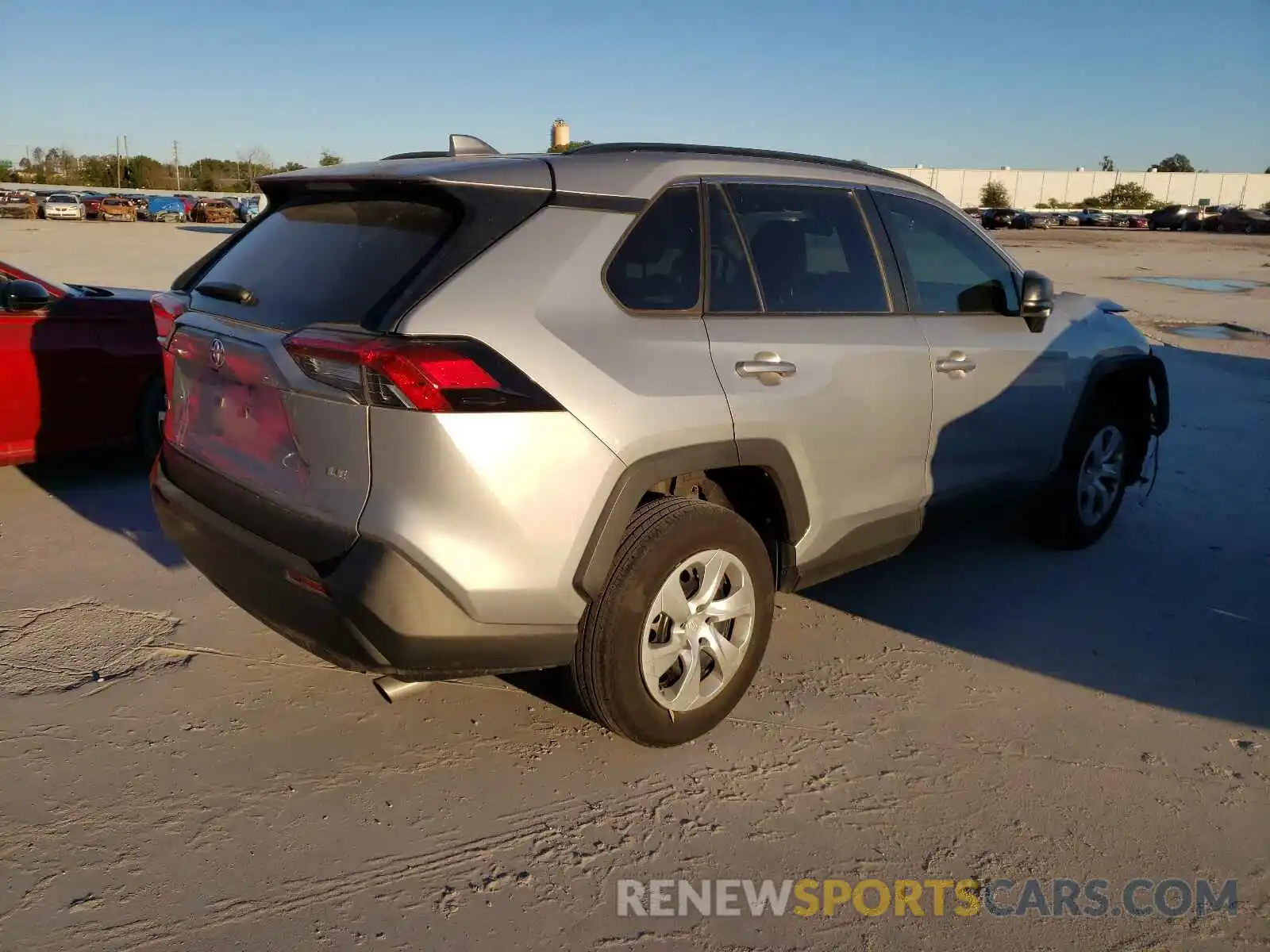 4 Photograph of a damaged car 2T3H1RFV5KW034201 TOYOTA RAV4 2019