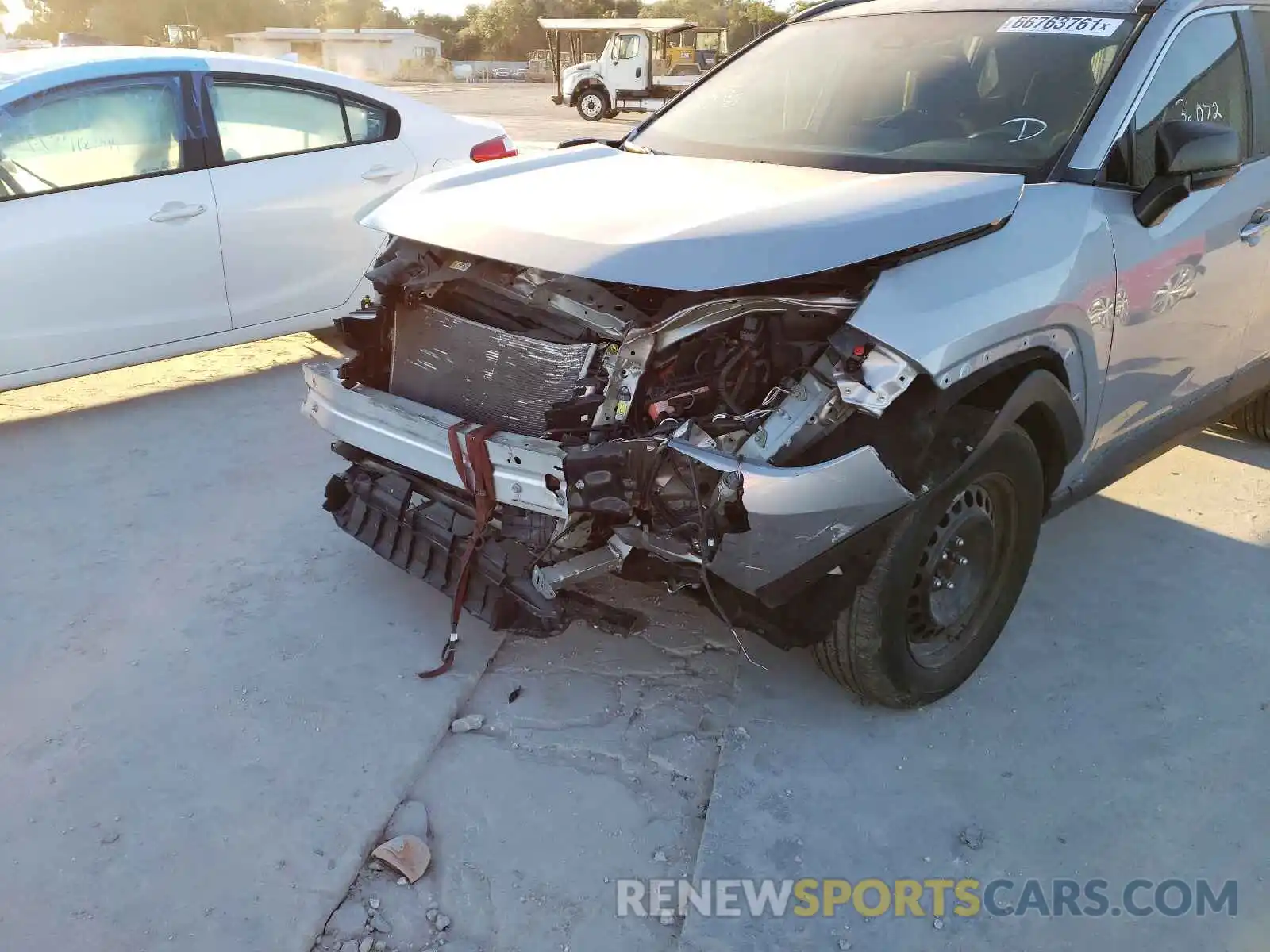 9 Photograph of a damaged car 2T3H1RFV5KW034201 TOYOTA RAV4 2019