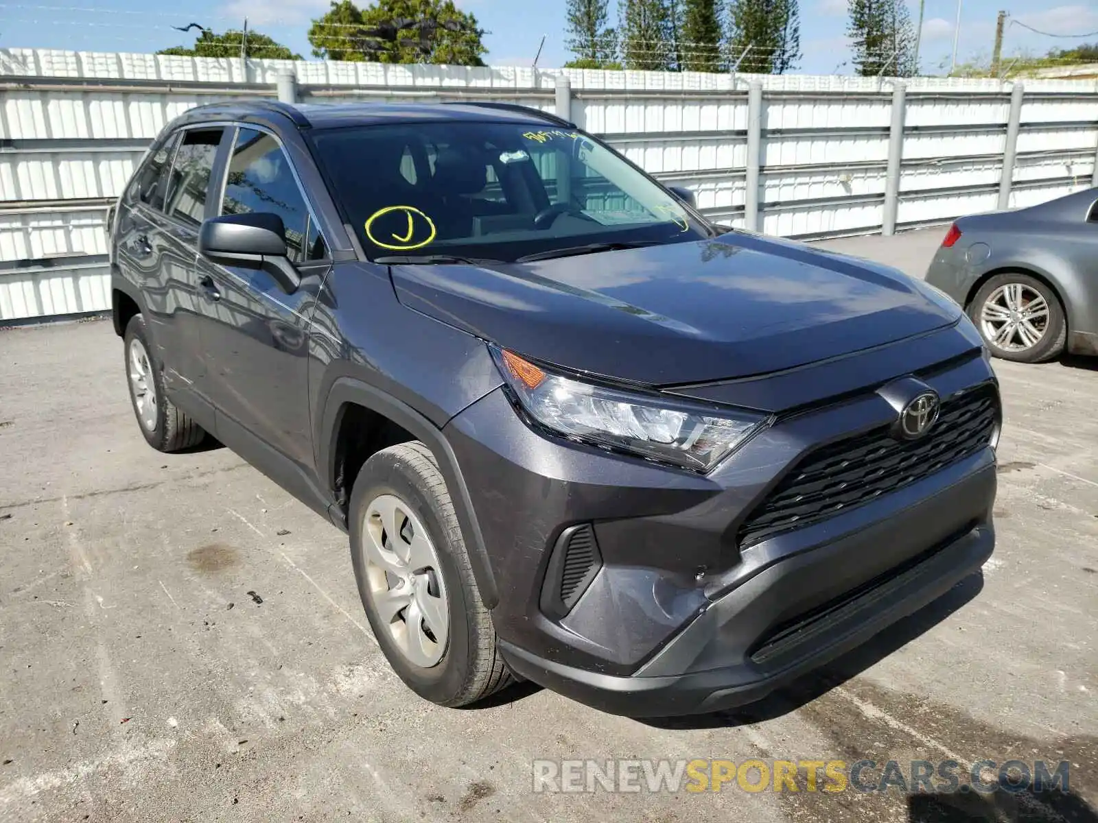 1 Photograph of a damaged car 2T3H1RFV5KW034506 TOYOTA RAV4 2019