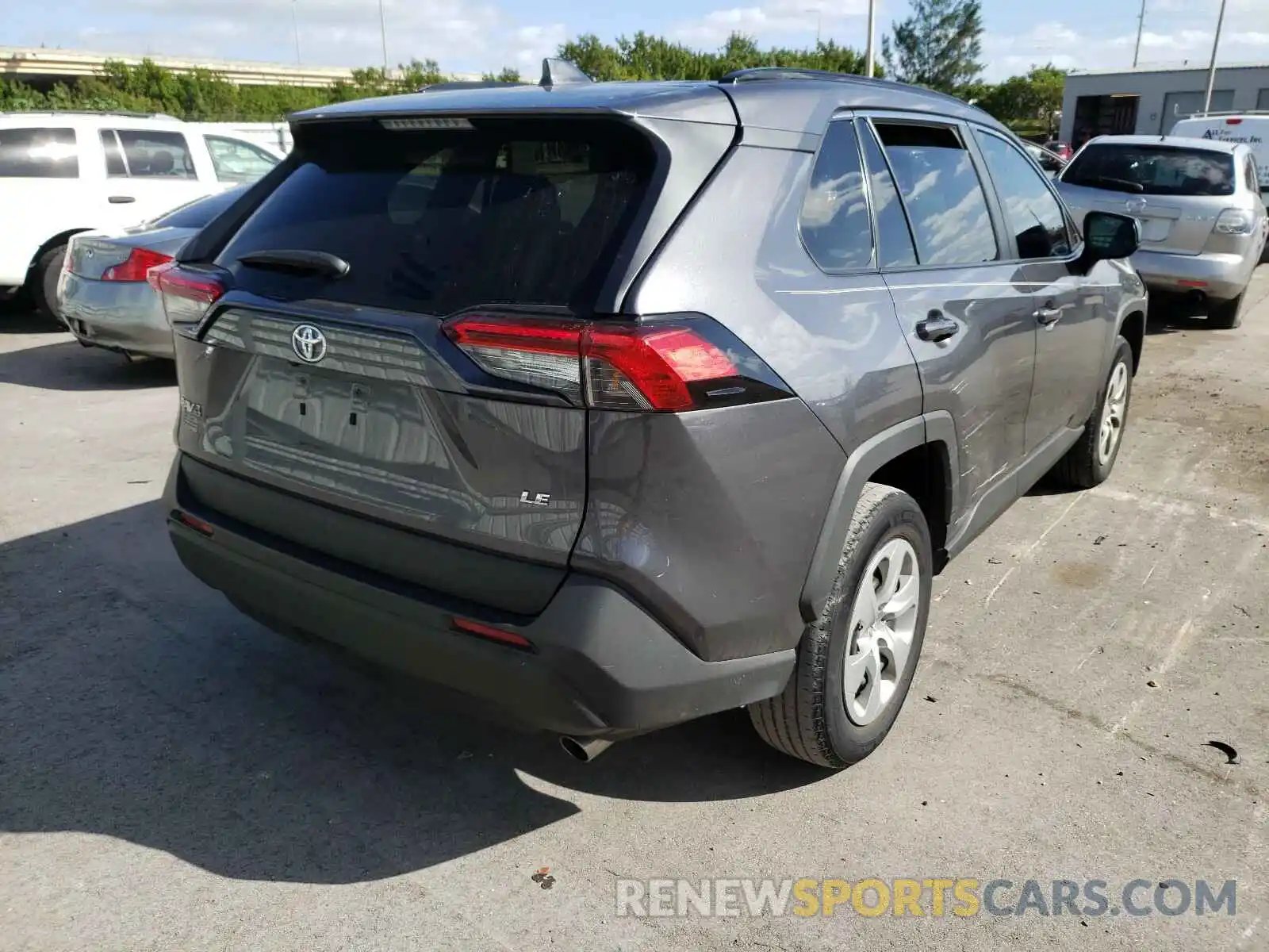 4 Photograph of a damaged car 2T3H1RFV5KW034506 TOYOTA RAV4 2019